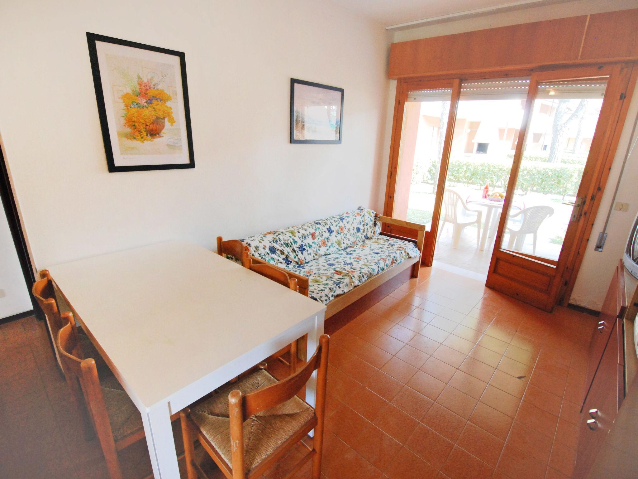 Photo 3 - 2 bedroom Apartment in San Michele al Tagliamento with swimming pool and sea view