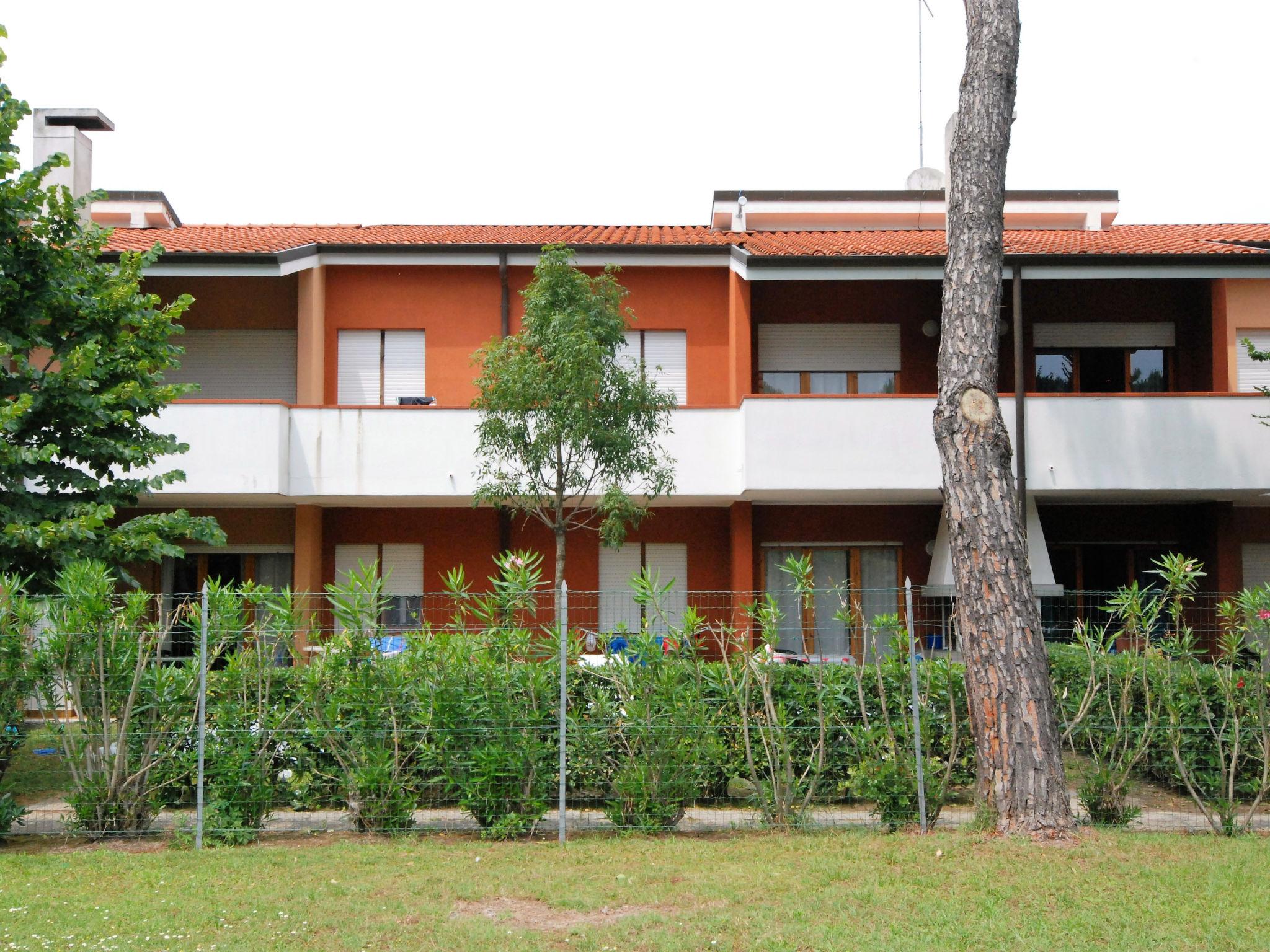 Photo 20 - Appartement de 2 chambres à San Michele al Tagliamento avec piscine et jardin