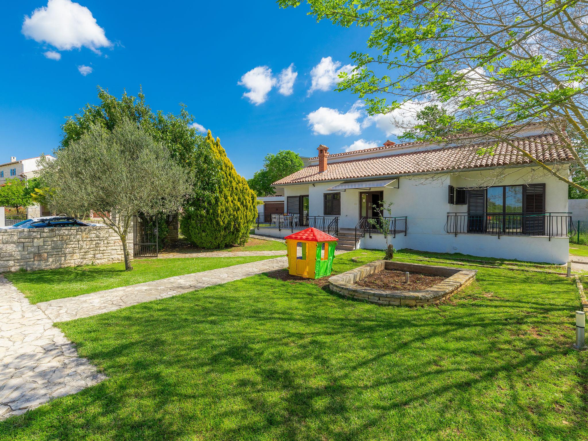 Foto 18 - Casa de 3 quartos em Žminj com piscina privada e jardim