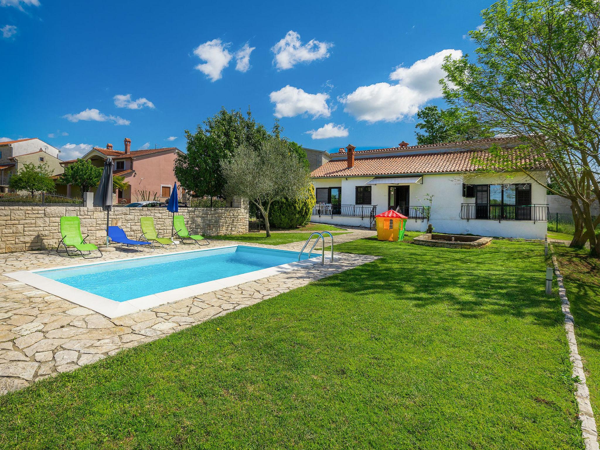 Photo 1 - Maison de 3 chambres à Žminj avec piscine privée et vues à la mer