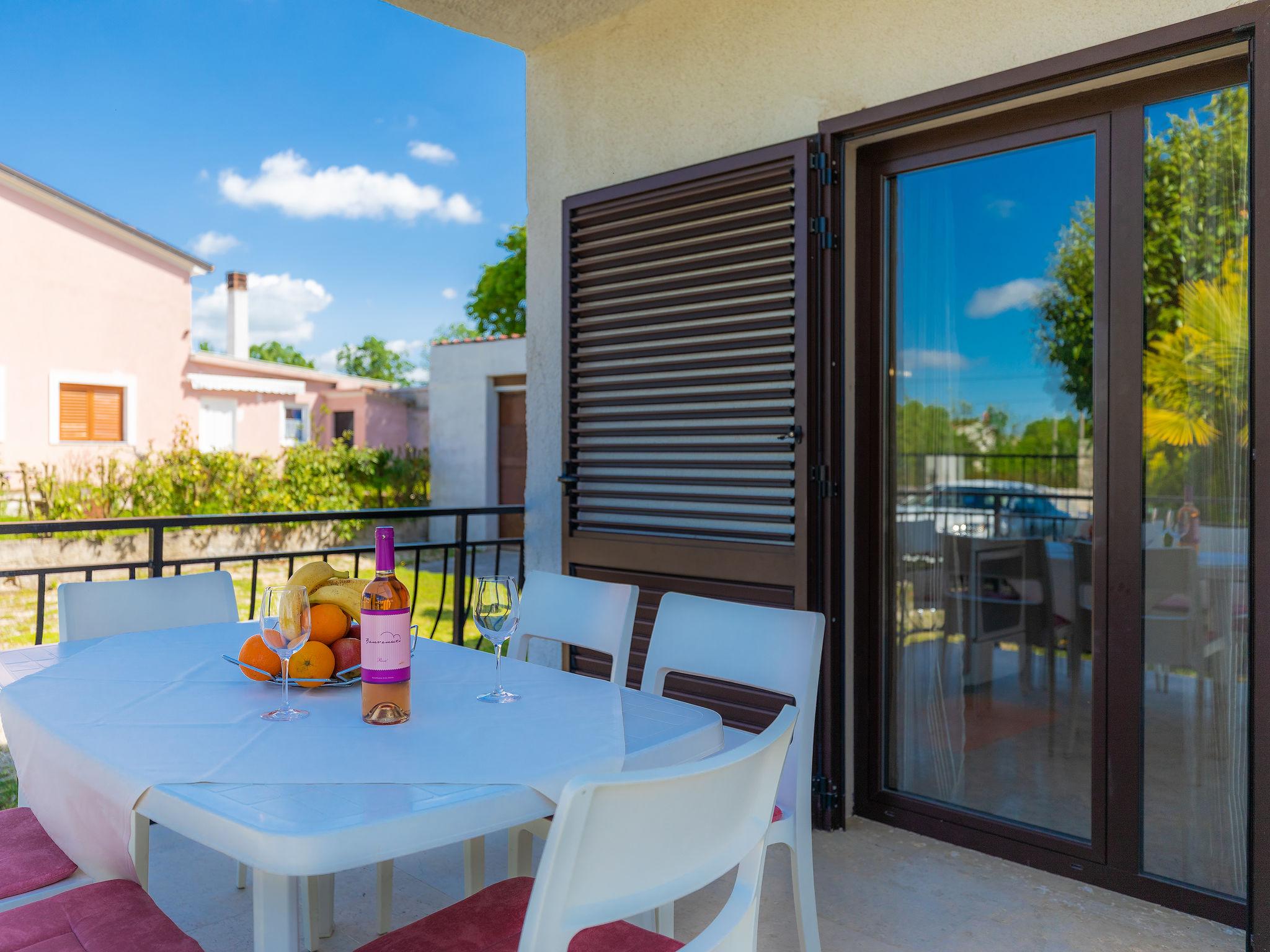 Photo 14 - Maison de 3 chambres à Žminj avec piscine privée et jardin