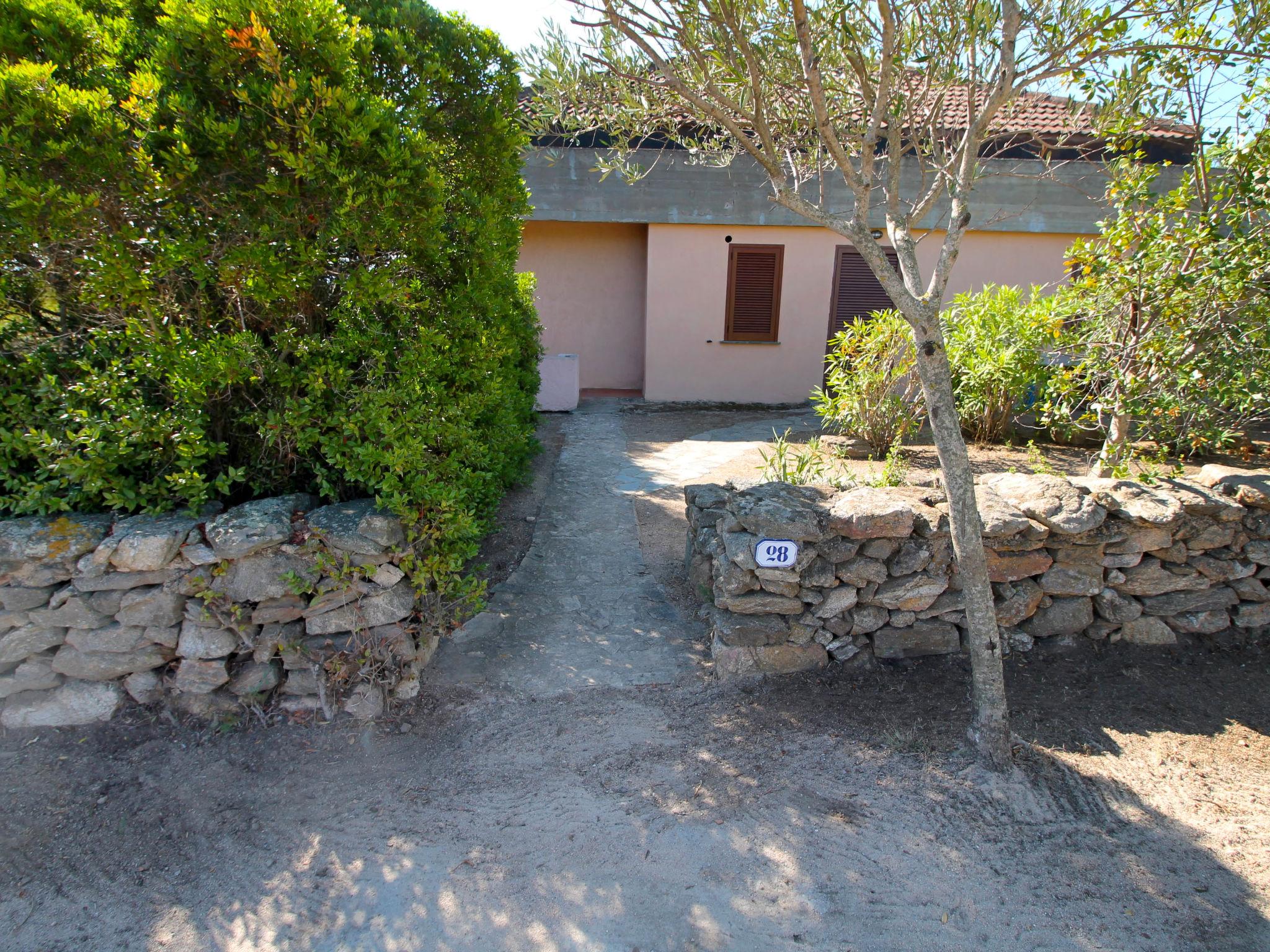 Photo 16 - Appartement de 1 chambre à Golfo Aranci avec jardin et vues à la mer