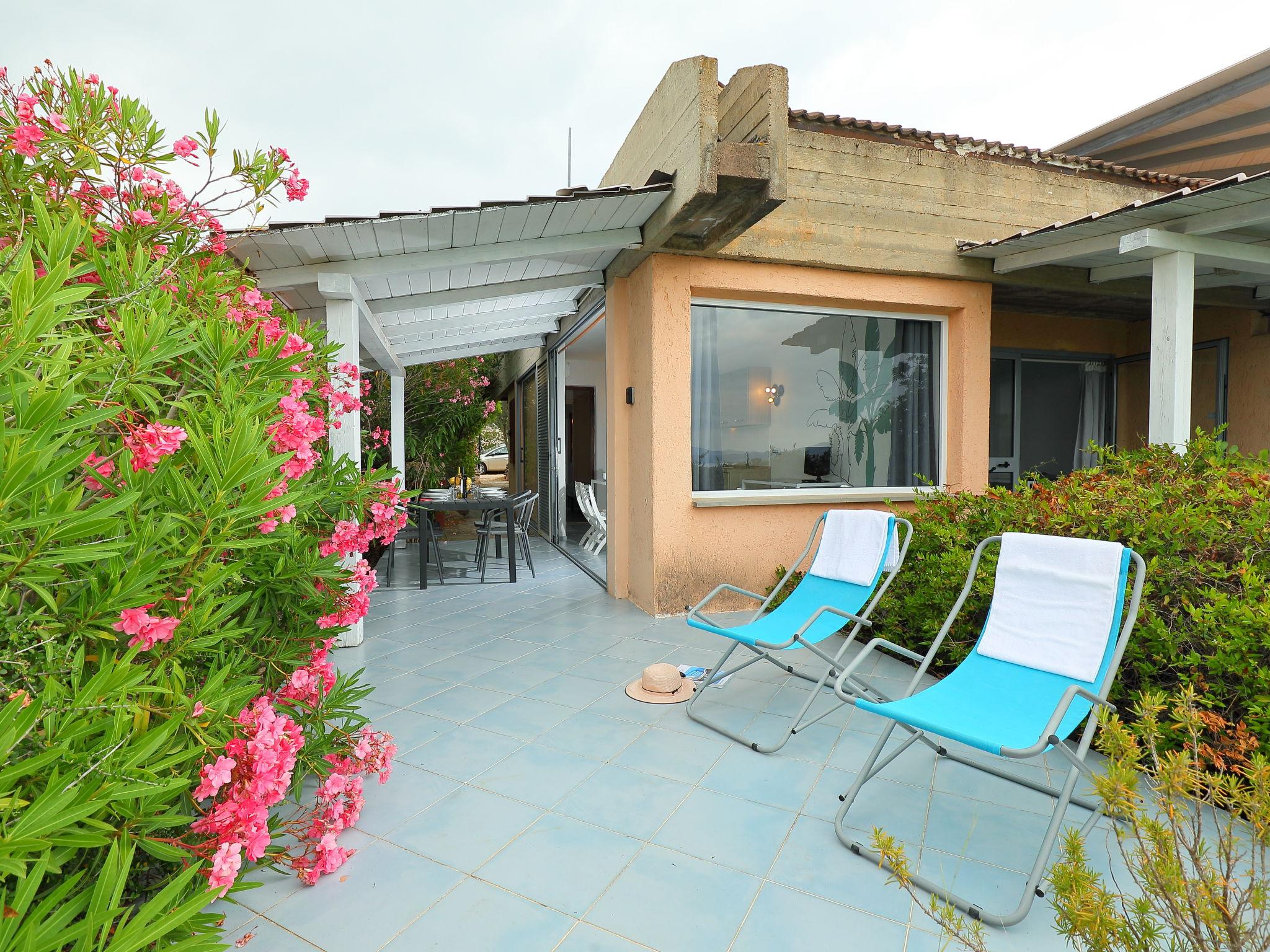 Photo 14 - 1 bedroom Apartment in Golfo Aranci with garden