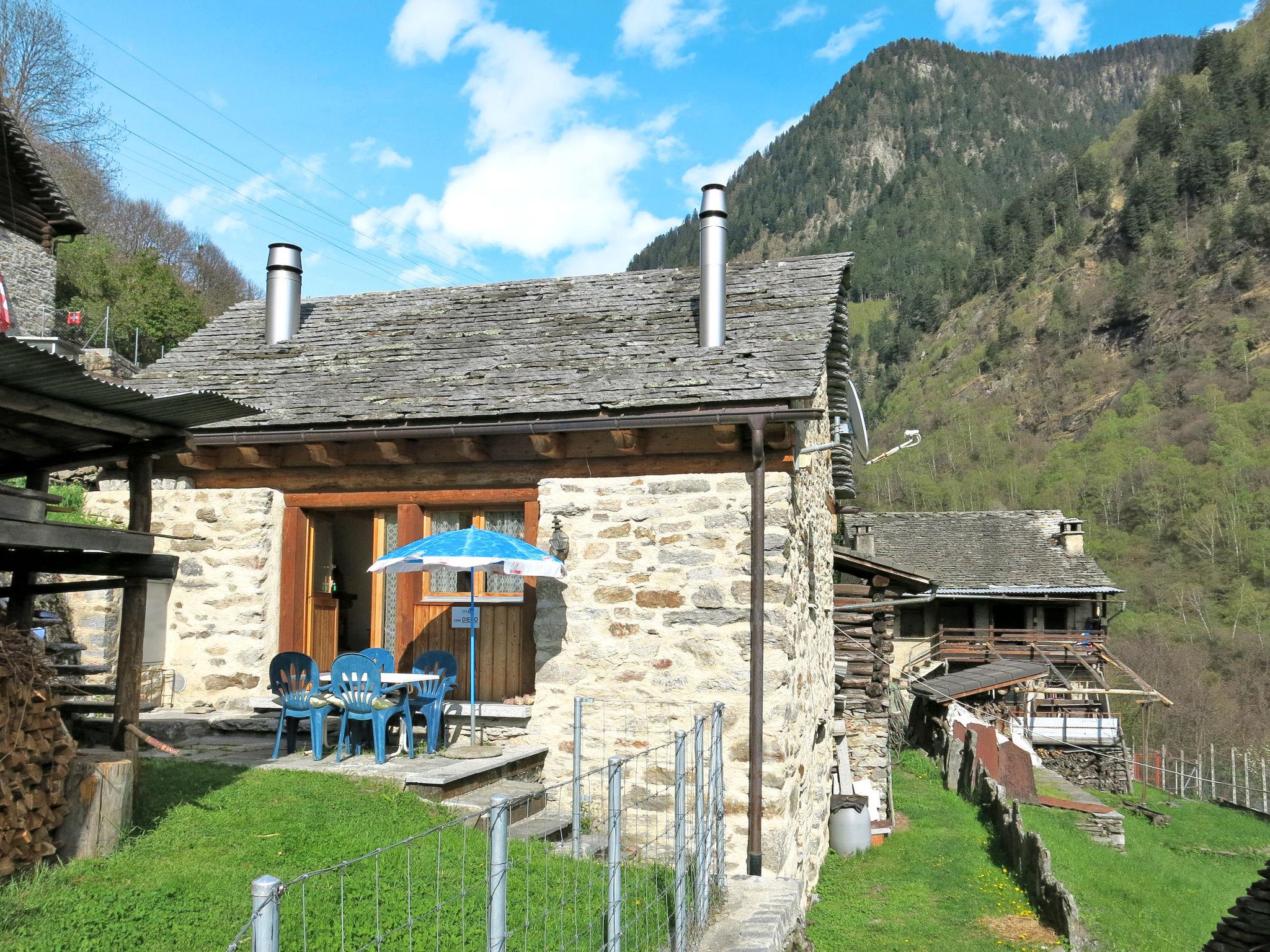 Photo 1 - Maison de 1 chambre à Serravalle avec terrasse et vues sur la montagne