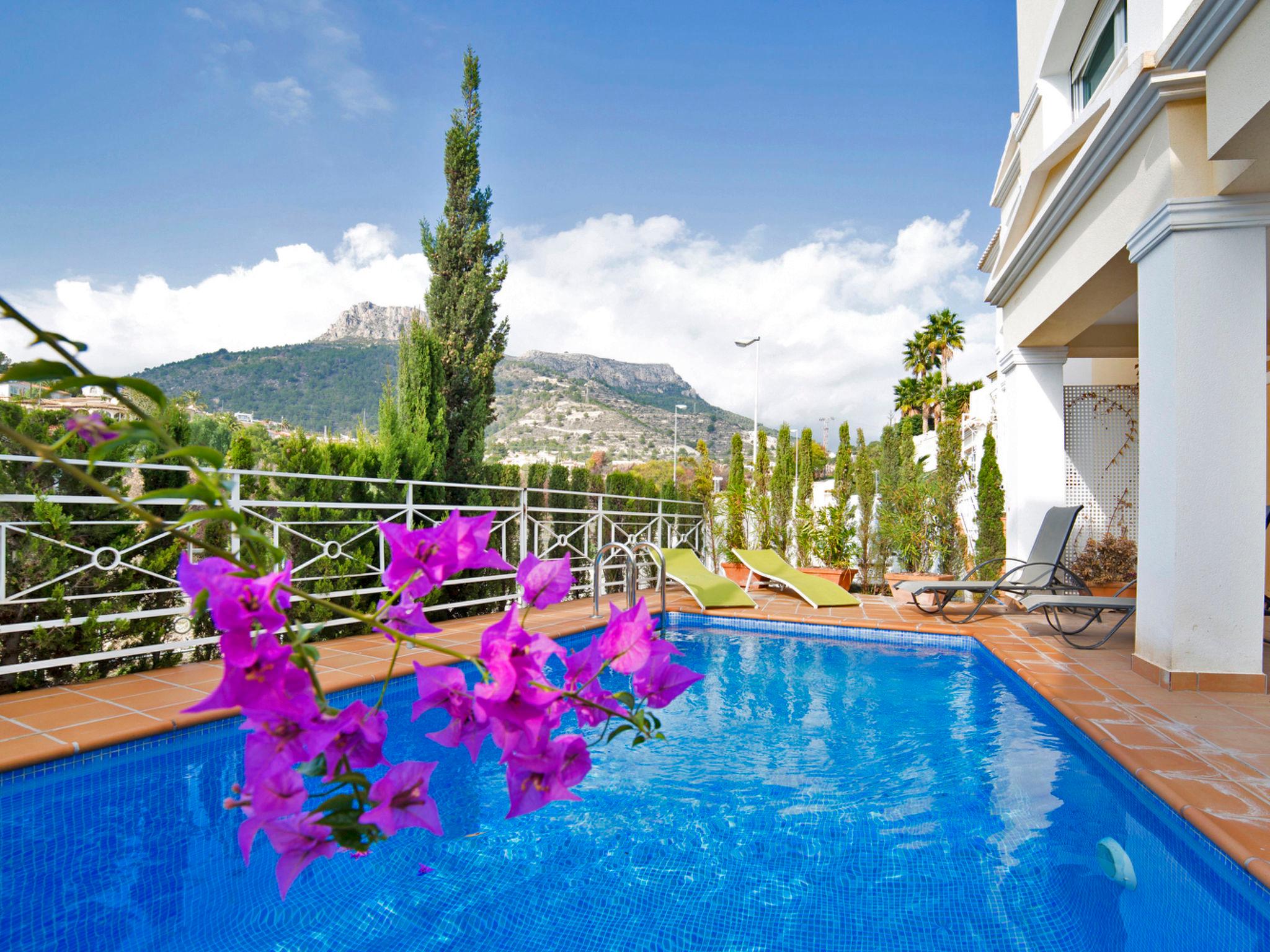 Foto 2 - Casa de 3 quartos em Calp com piscina privada e vistas do mar