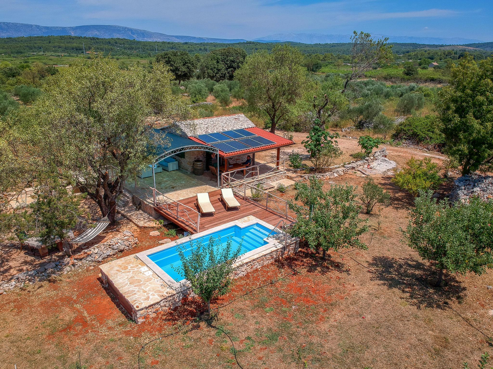 Foto 1 - Casa em Stari Grad com piscina privada e vistas do mar