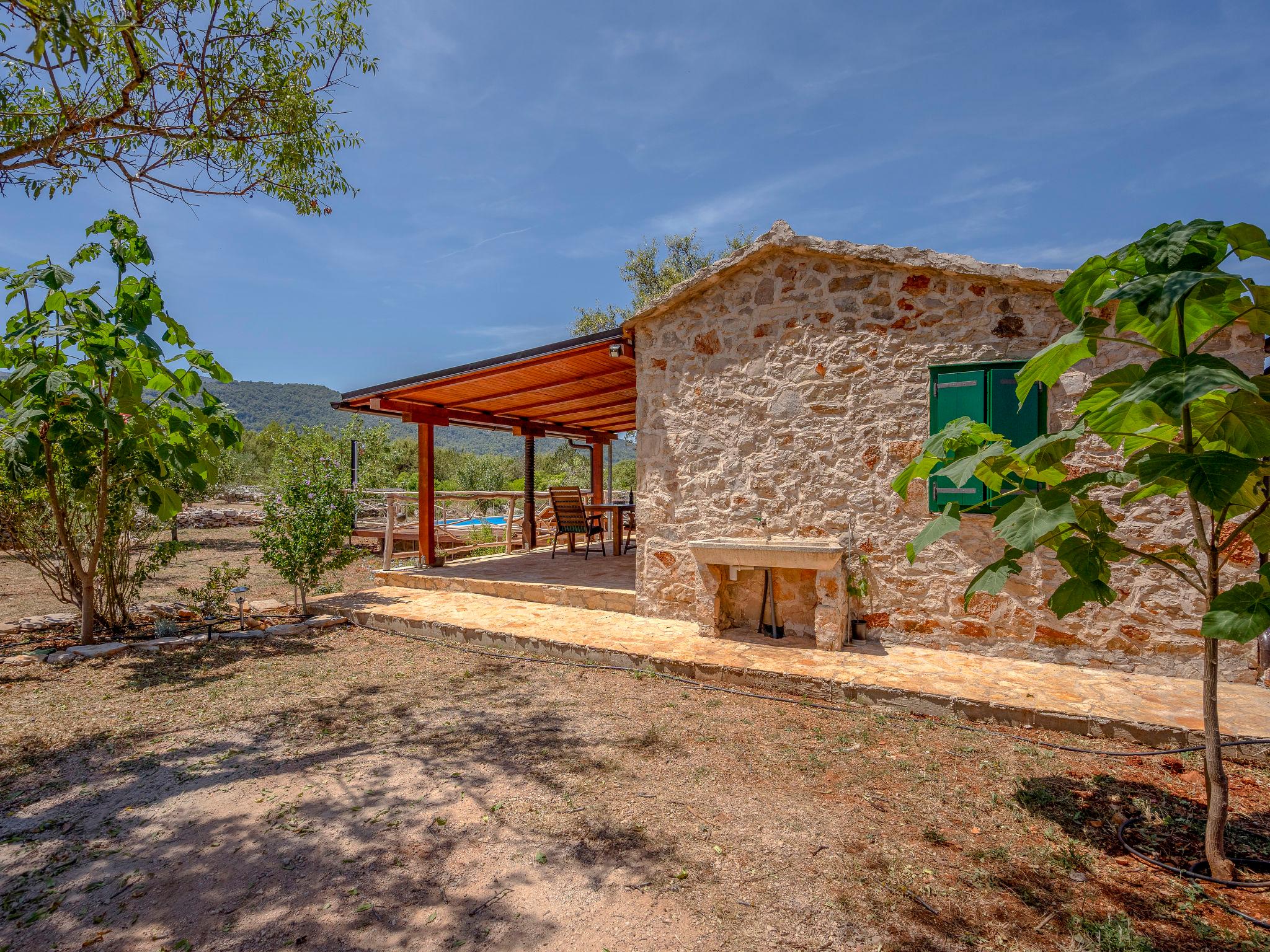 Photo 22 - Maison en Stari Grad avec piscine privée et vues à la mer