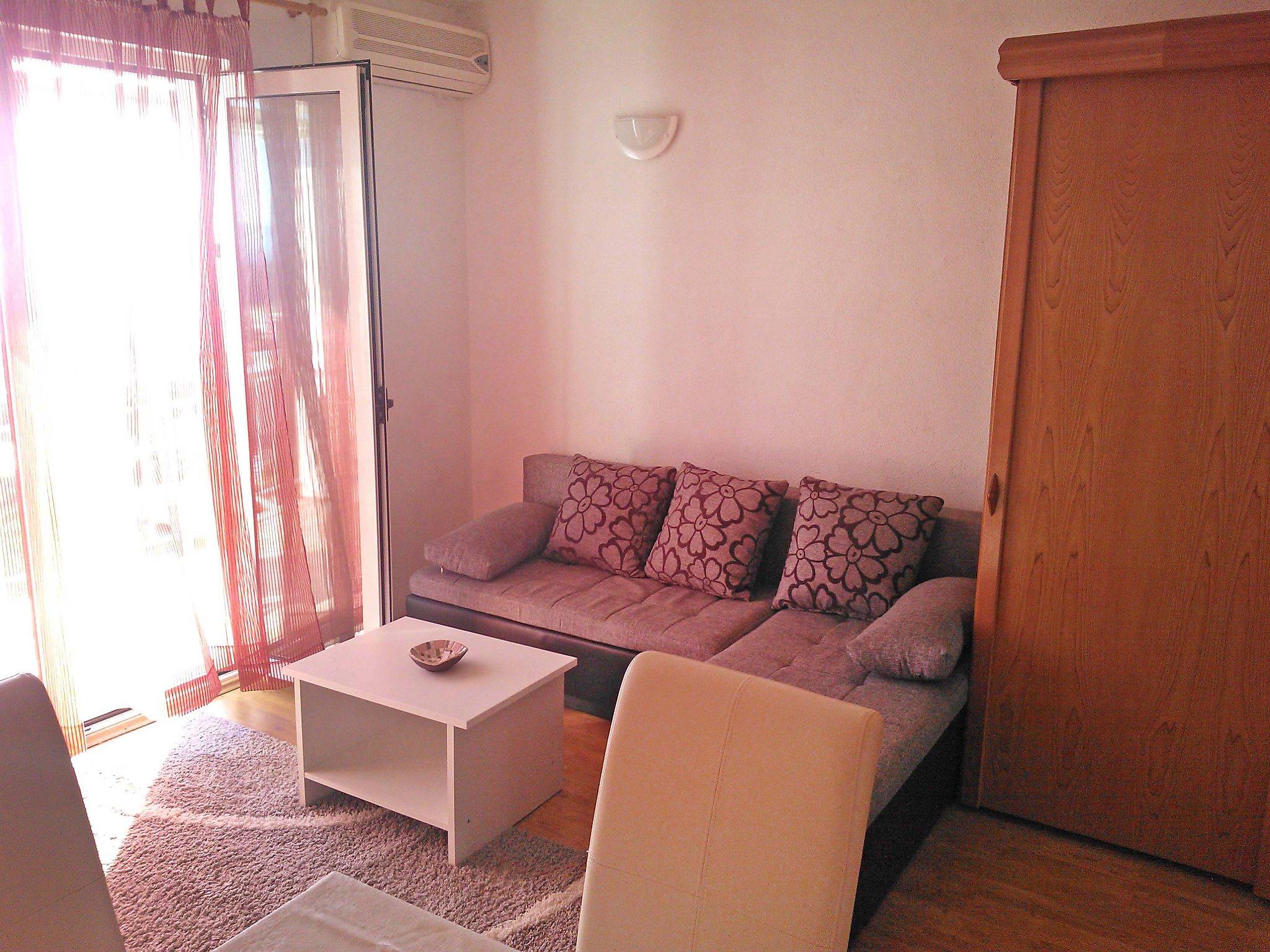 Foto 8 - Apartamento de 1 habitación en Makarska con vistas al mar