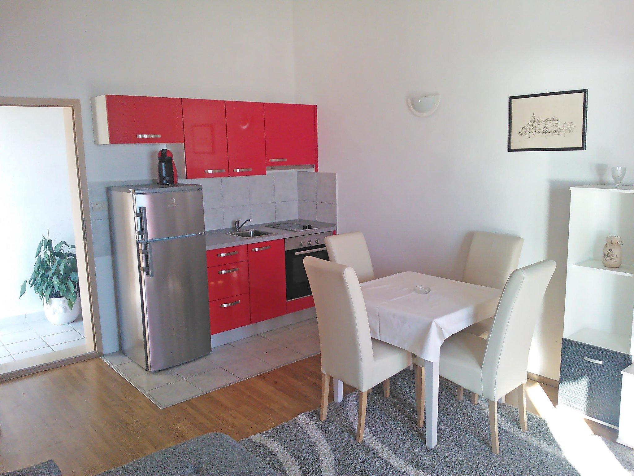 Foto 6 - Appartamento con 1 camera da letto a Makarska con vista mare