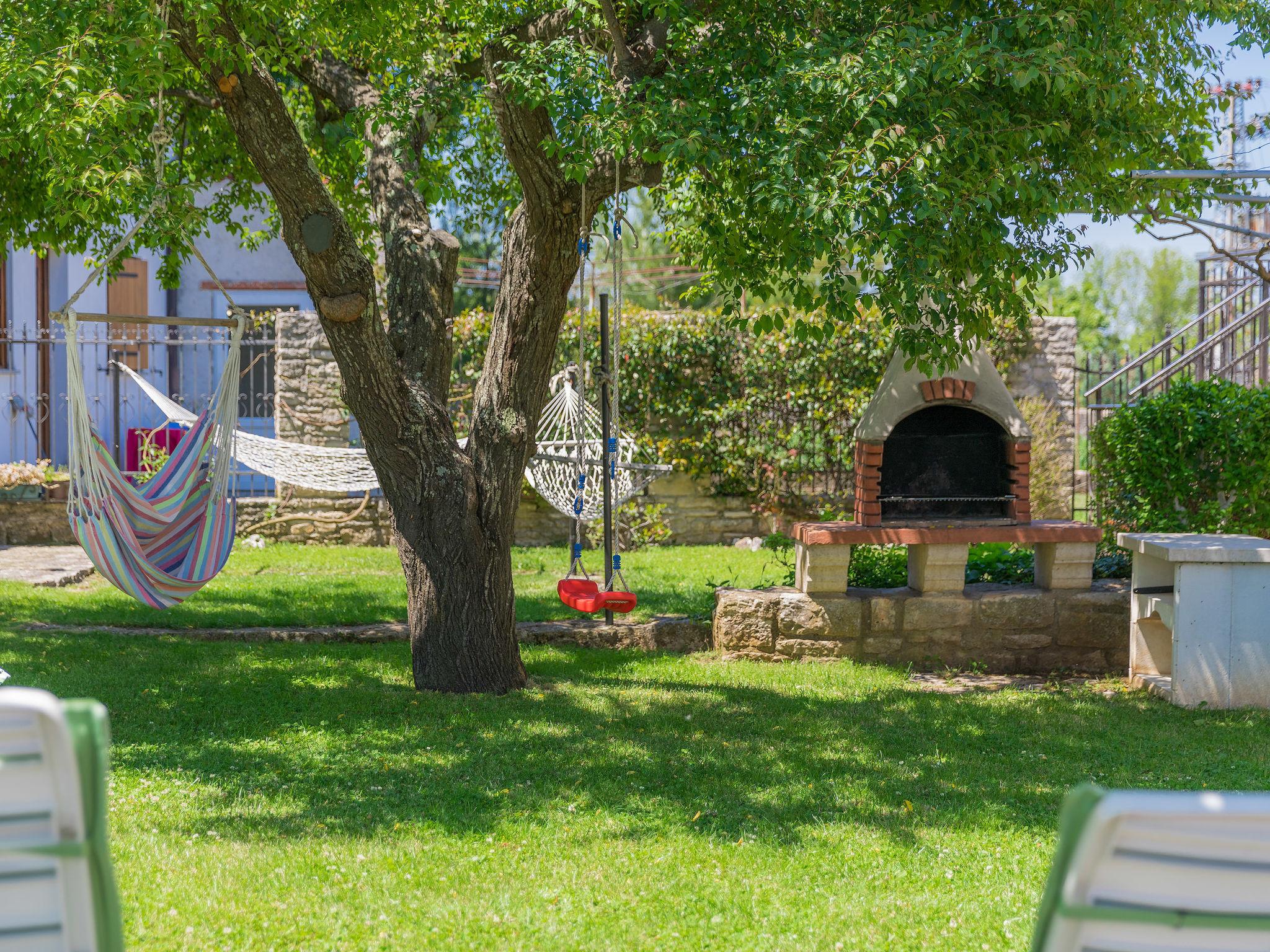 Foto 12 - Casa de 2 quartos em Svetvinčenat com piscina privada e jardim