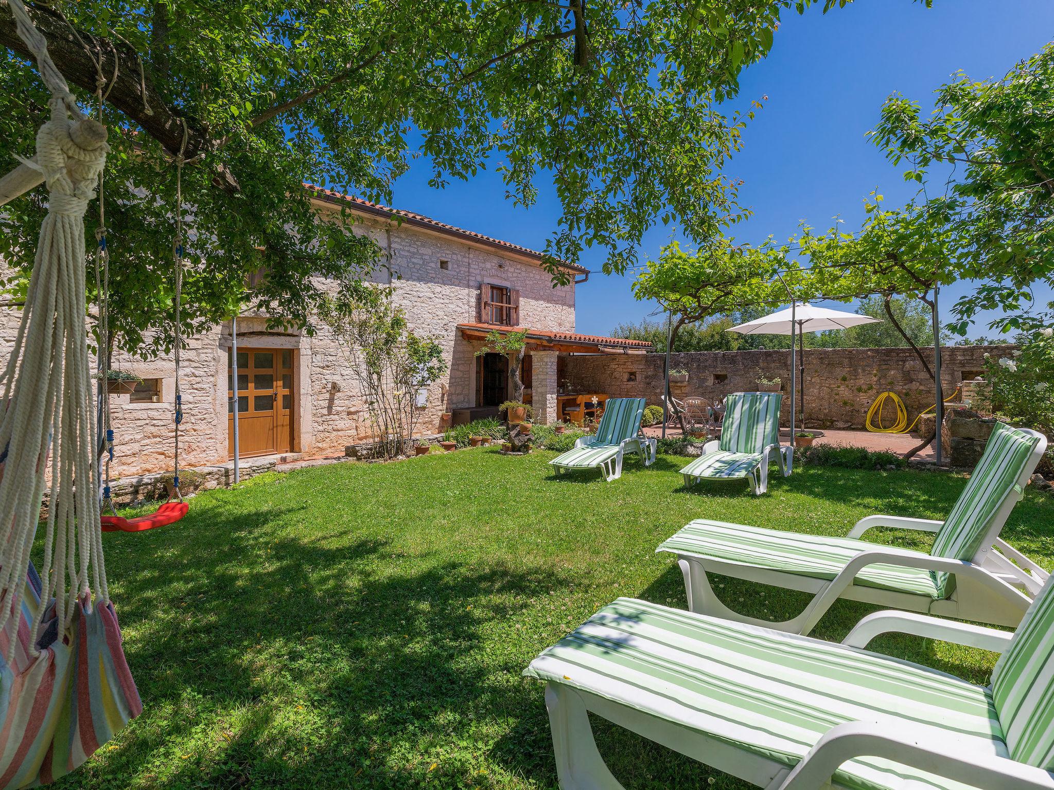 Foto 14 - Casa de 2 quartos em Svetvinčenat com piscina privada e jardim