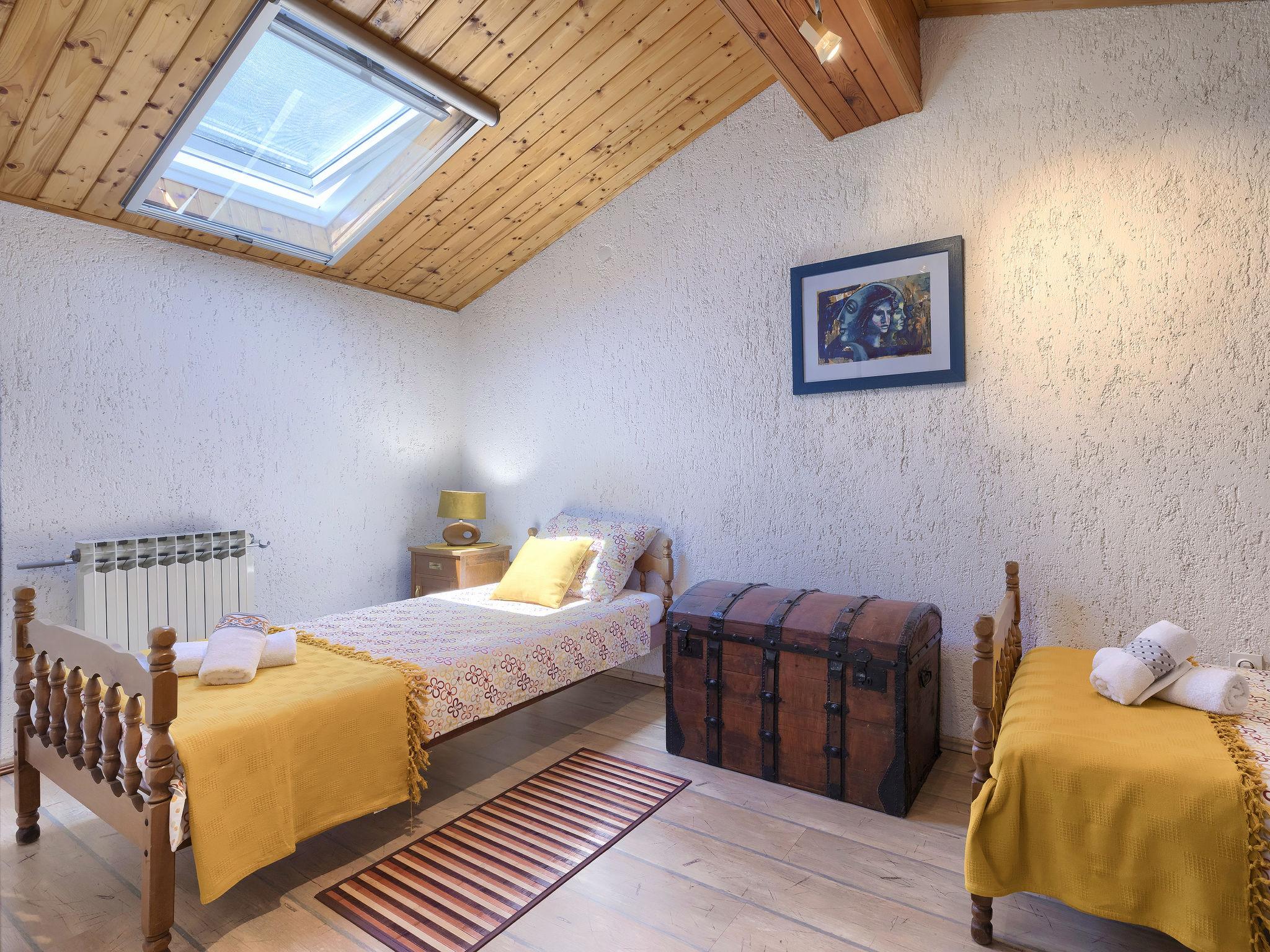 Foto 27 - Casa con 2 camere da letto a Svetvinčenat con piscina privata e vista mare