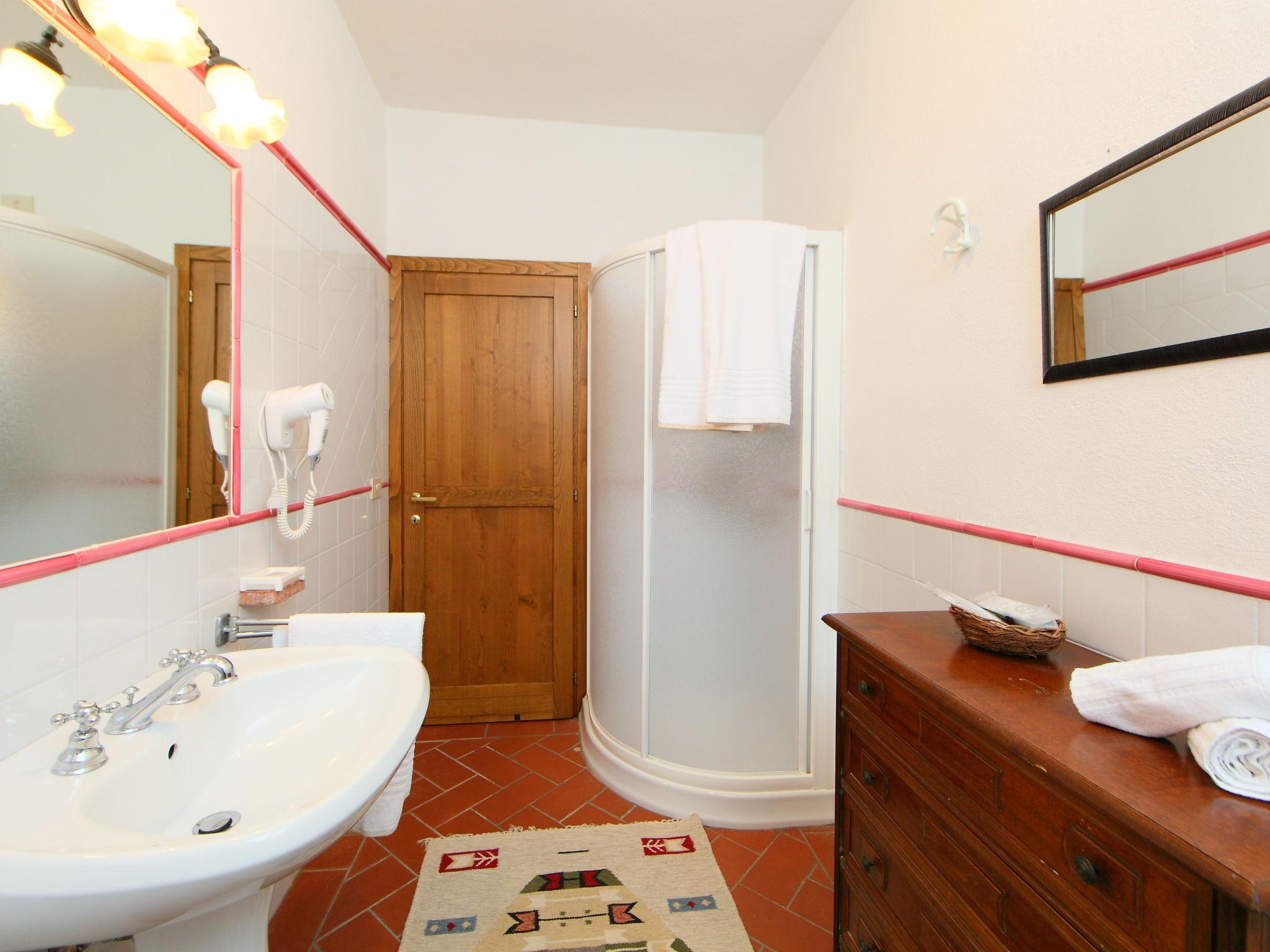 Photo 13 - 2 bedroom Apartment in Rapolano Terme with swimming pool and garden