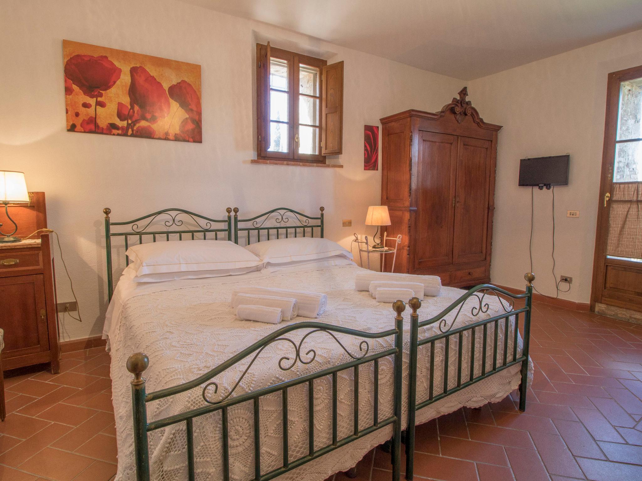 Photo 17 - 2 bedroom Apartment in Rapolano Terme with swimming pool and garden