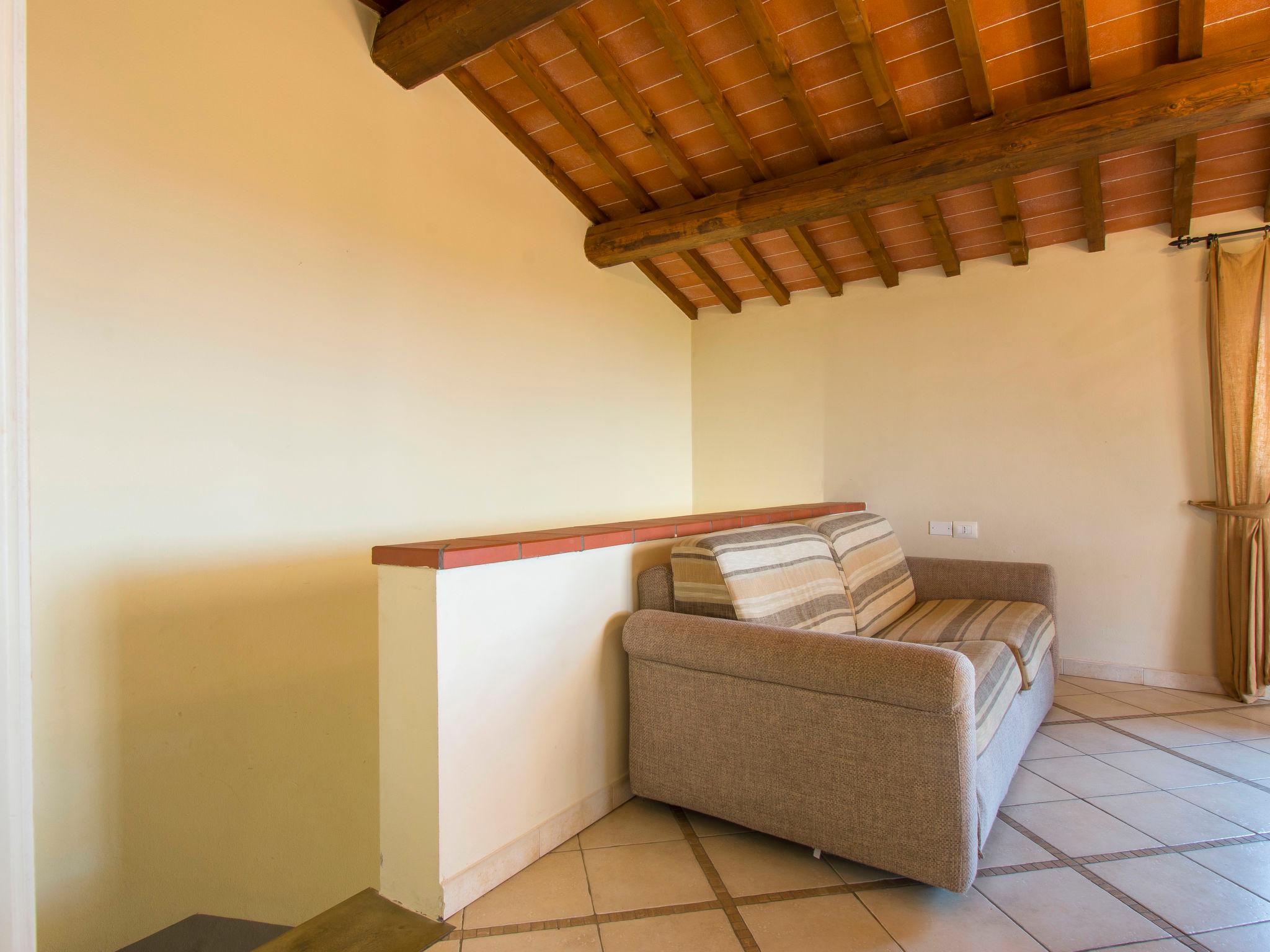 Photo 13 - 2 bedroom Apartment in Riparbella with swimming pool and garden