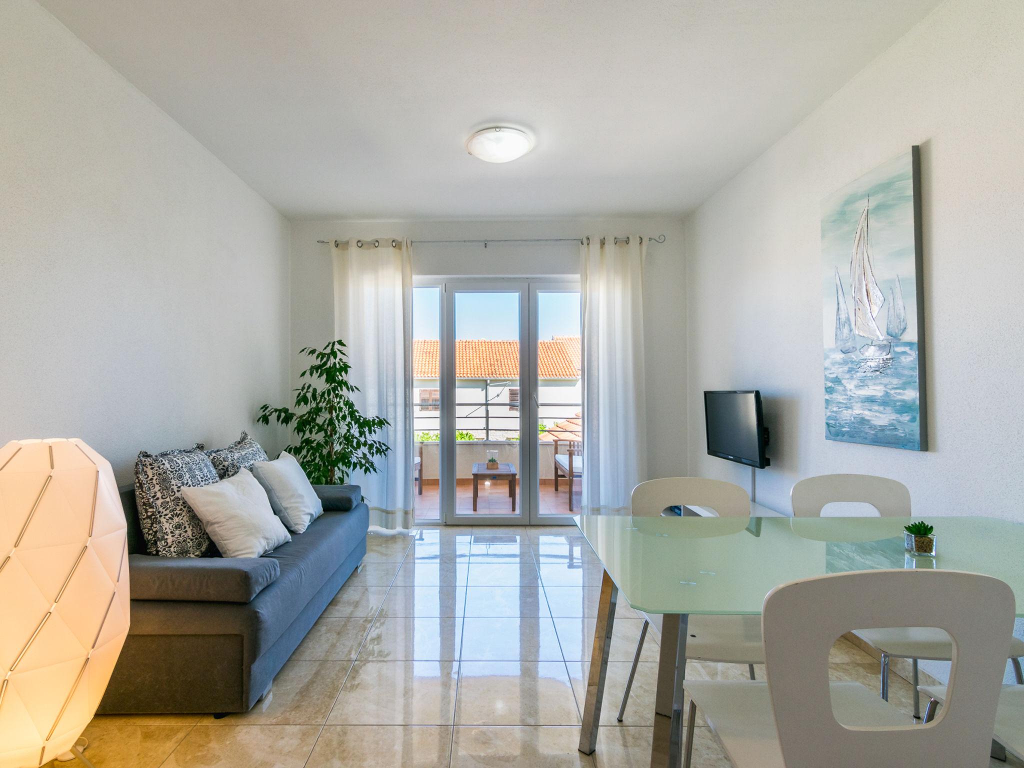 Foto 8 - Apartamento de 2 habitaciones en Sutivan con piscina y vistas al mar