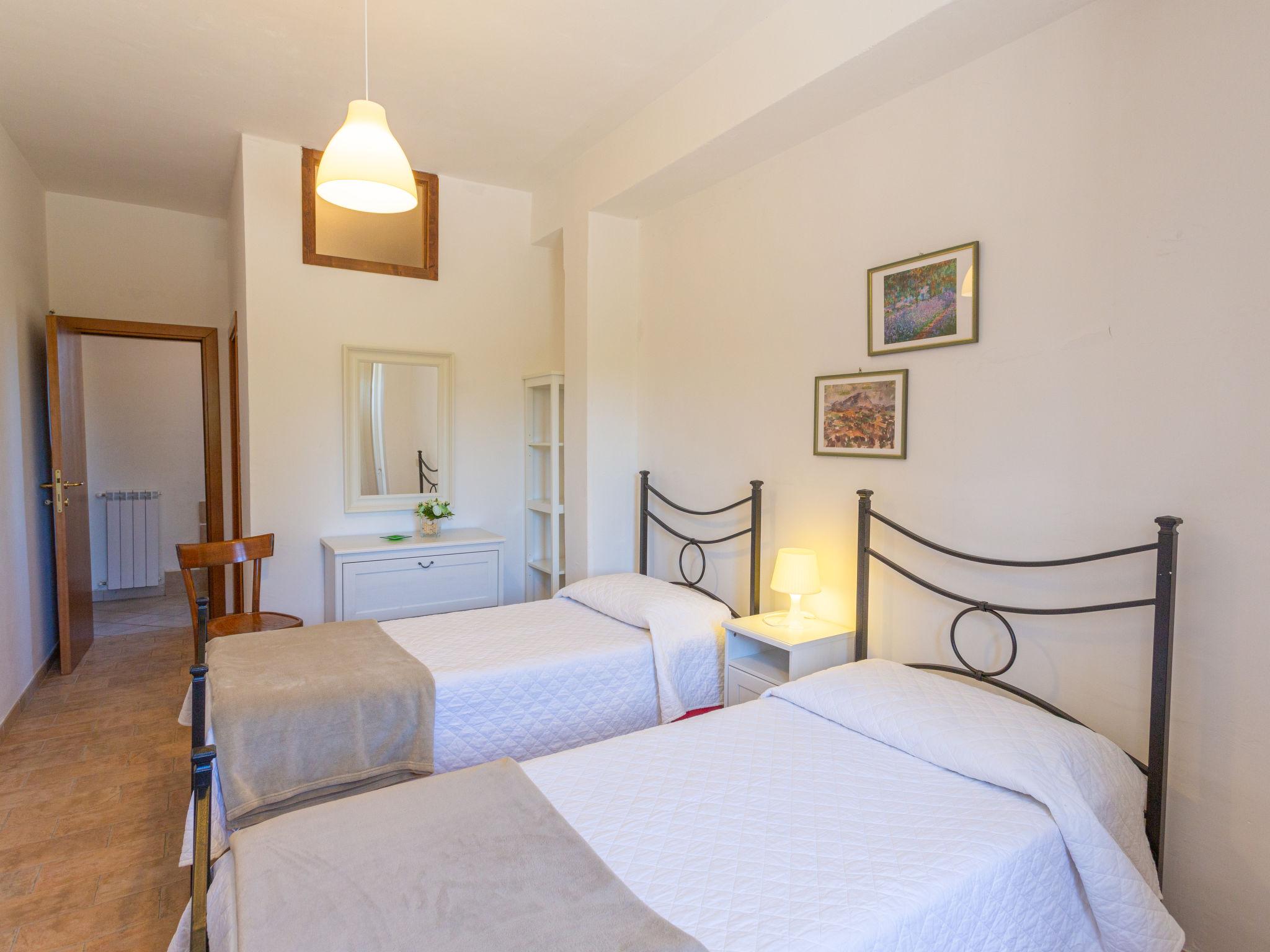 Photo 17 - 4 bedroom House in Montenero di Bisaccia with private pool and garden