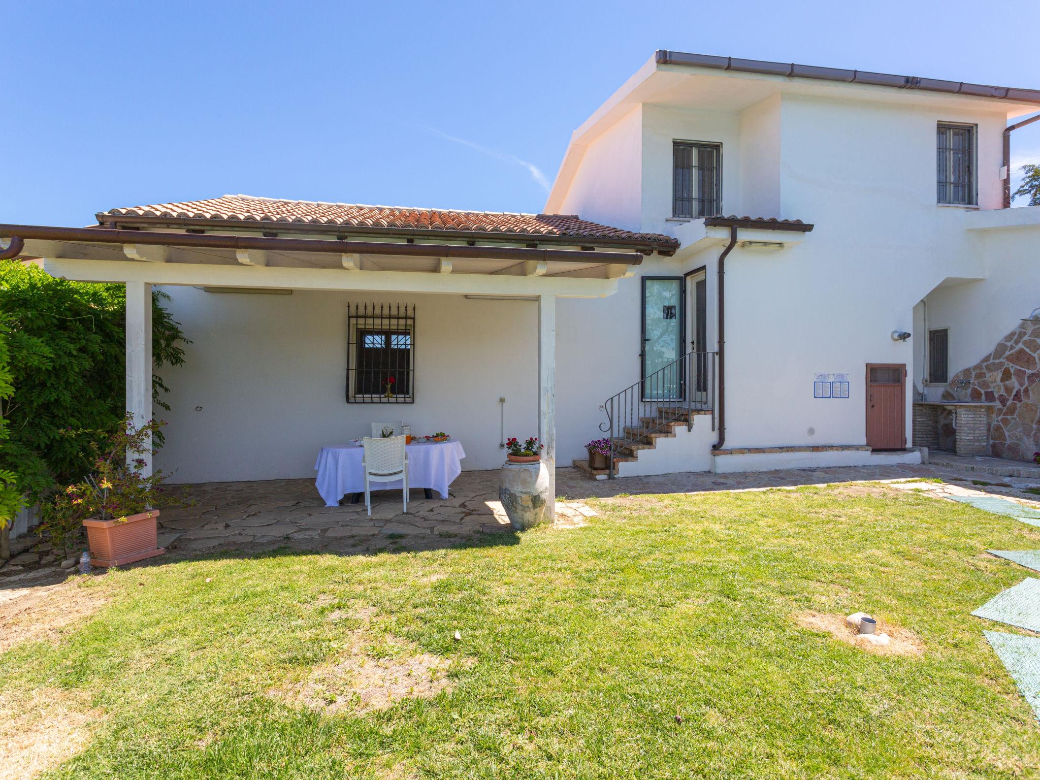 Photo 34 - Maison de 4 chambres à Montenero di Bisaccia avec piscine privée et jardin