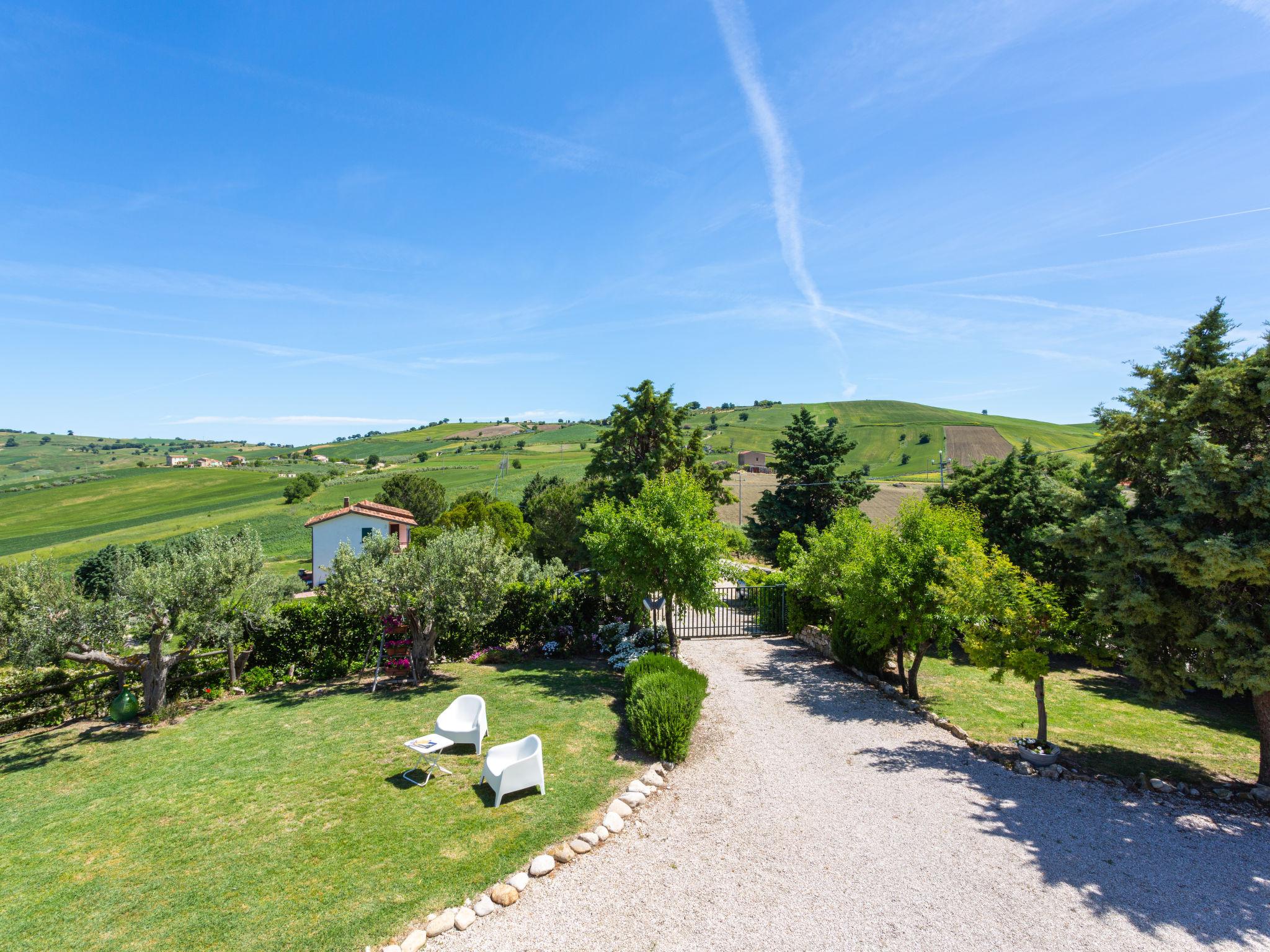 Photo 33 - Maison de 4 chambres à Montenero di Bisaccia avec piscine privée et jardin