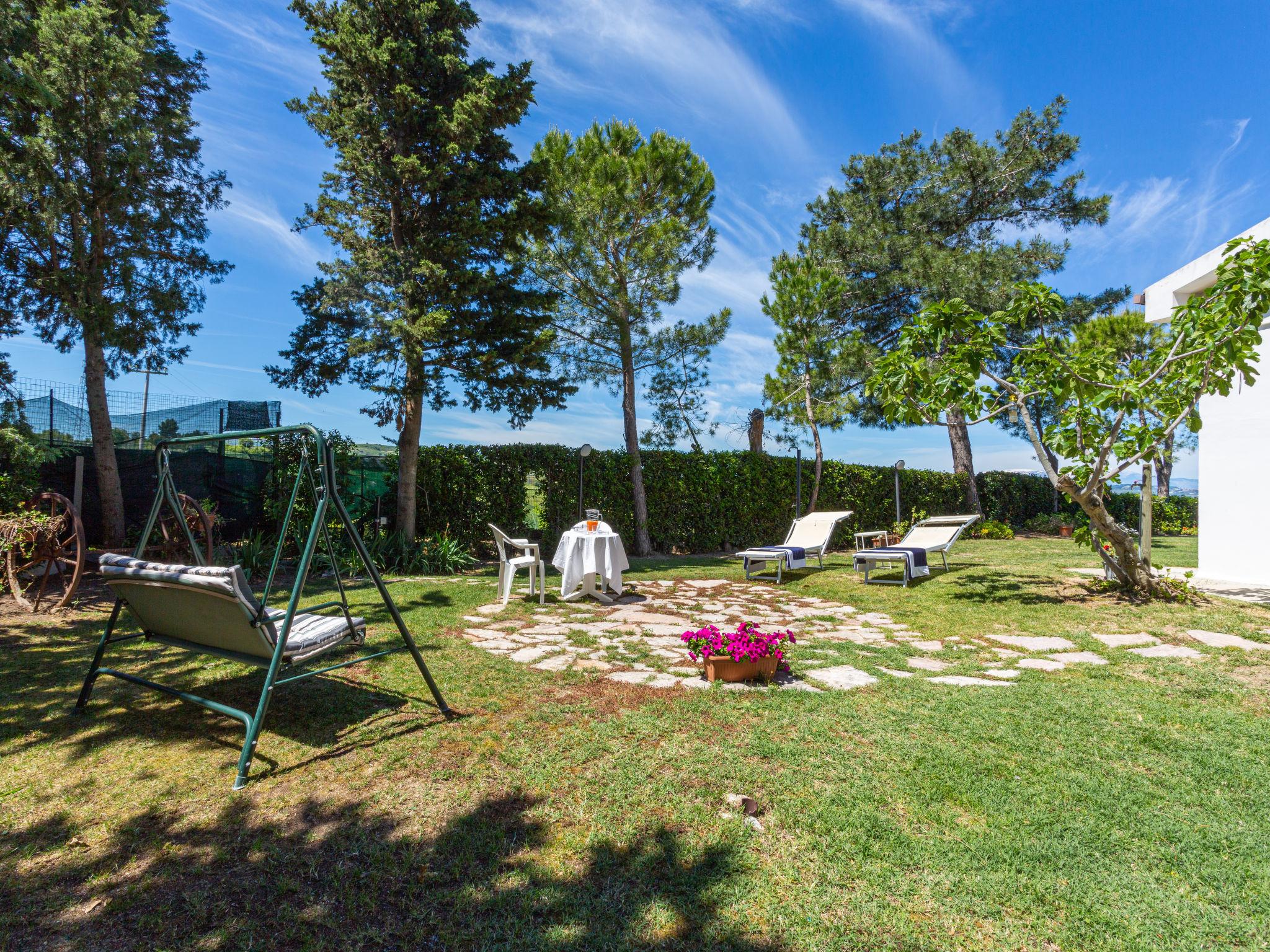 Photo 30 - Maison de 4 chambres à Montenero di Bisaccia avec piscine privée et jardin