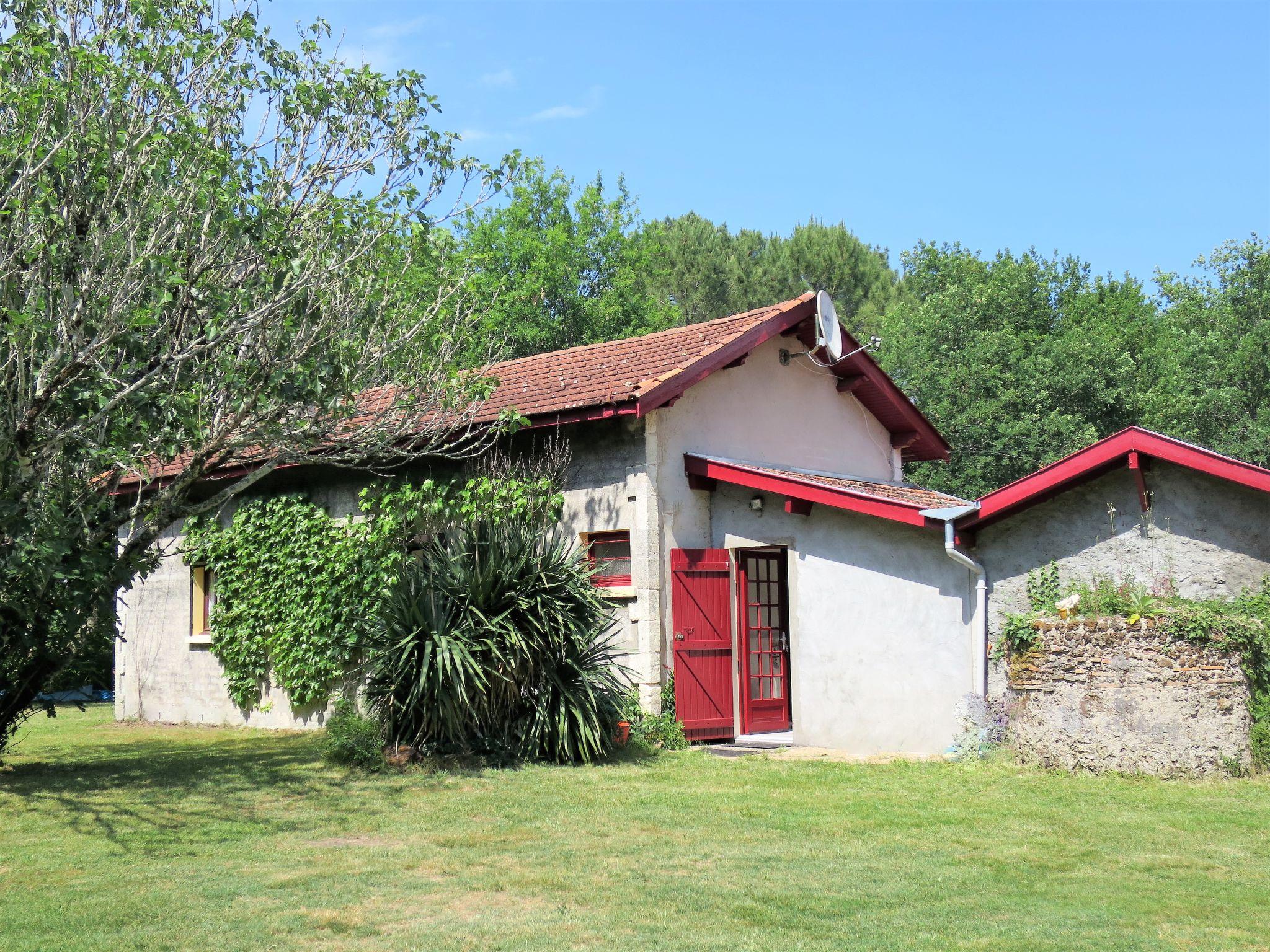 Photo 17 - 3 bedroom House in Le Porge with garden