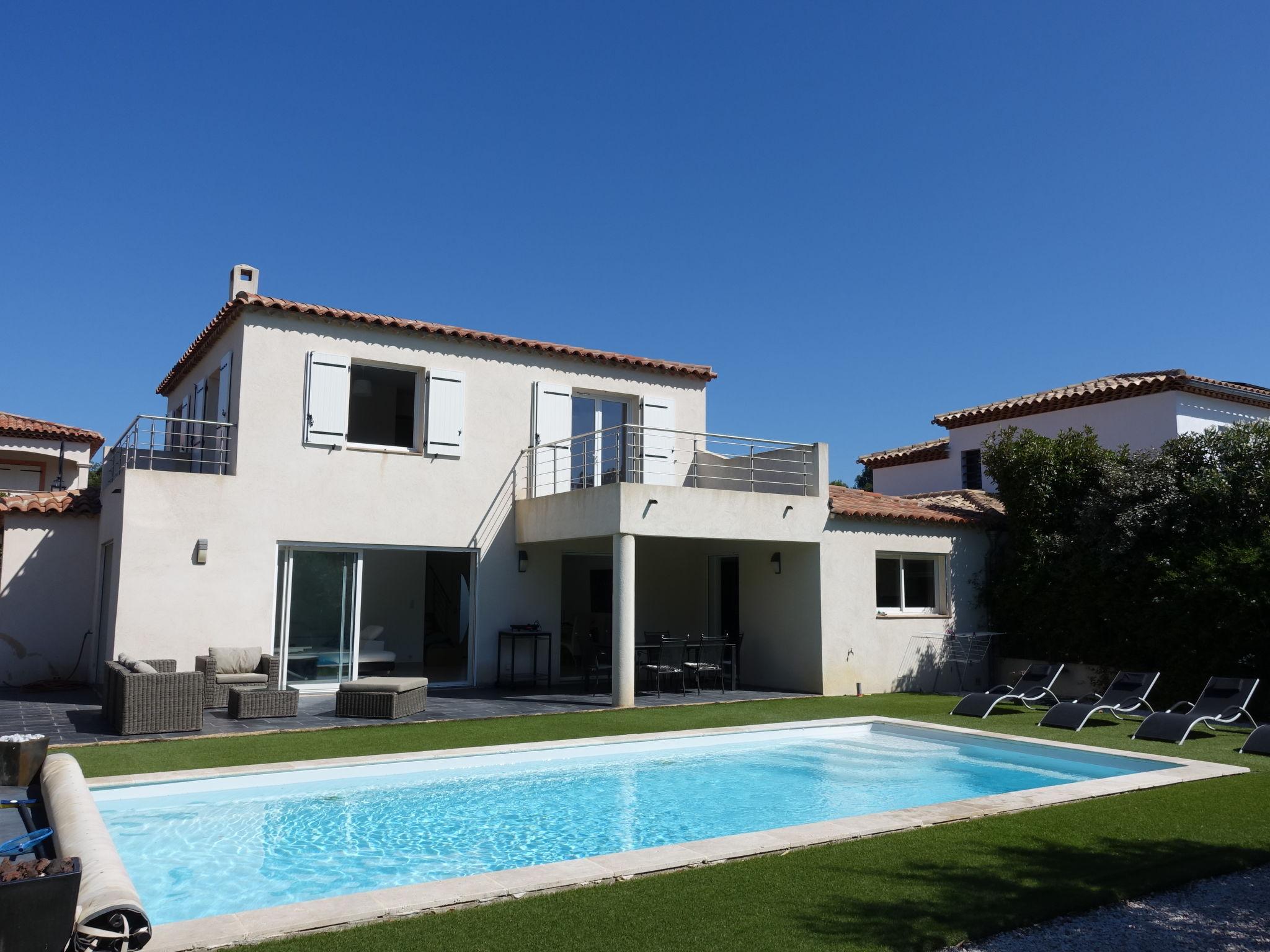 Photo 30 - 4 bedroom House in Bormes-les-Mimosas with private pool and sea view