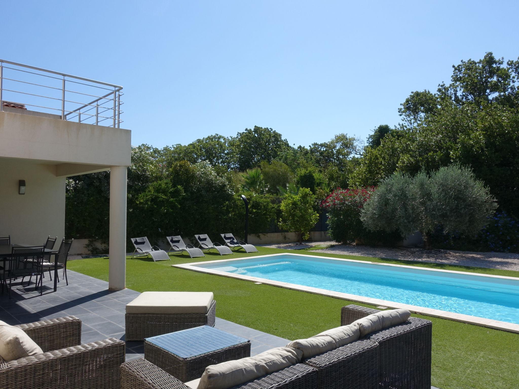 Foto 2 - Casa con 4 camere da letto a Bormes-les-Mimosas con piscina privata e vista mare