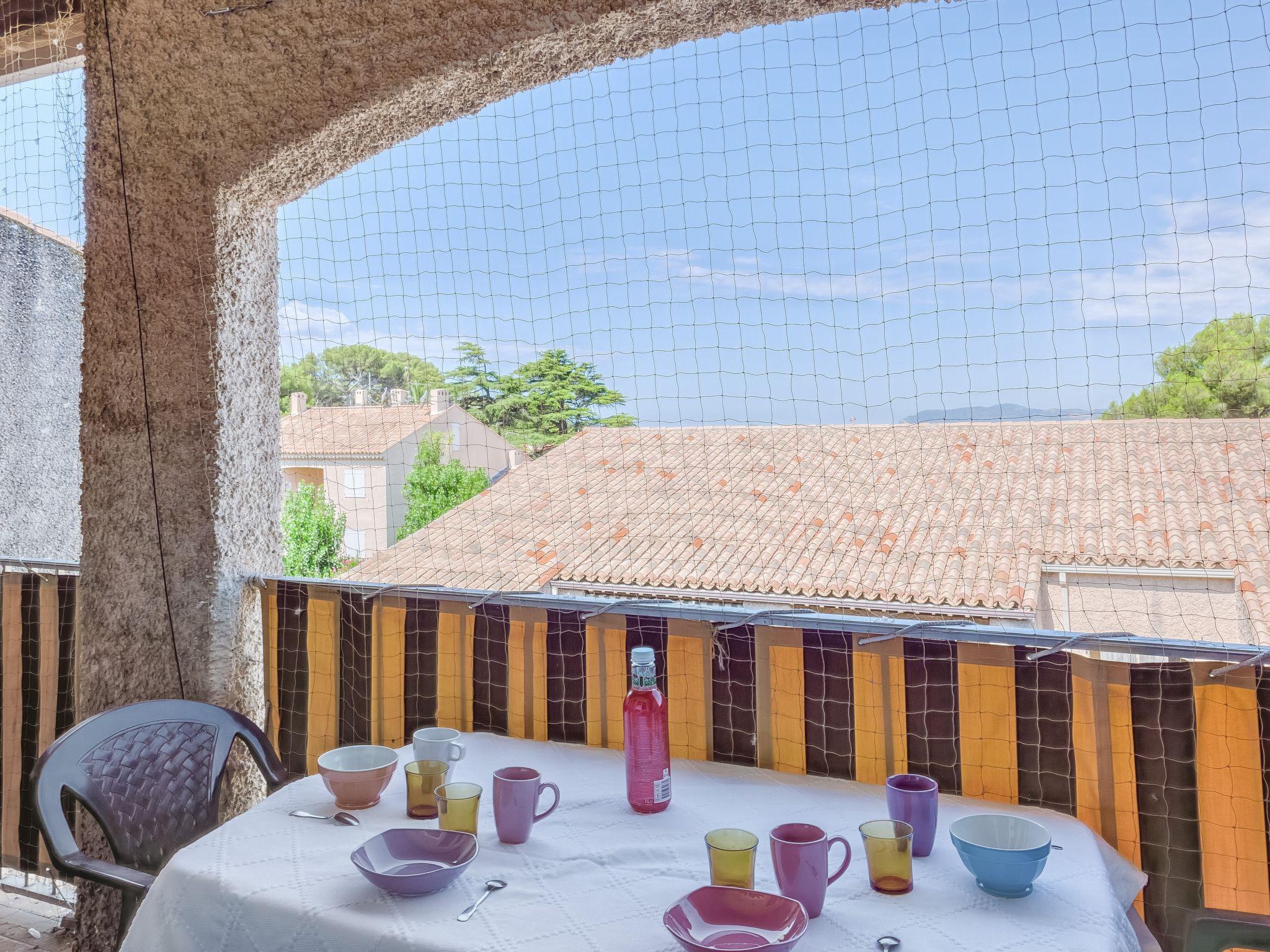 Photo 2 - Appartement de 1 chambre à Saint-Cyr-sur-Mer avec terrasse et vues à la mer