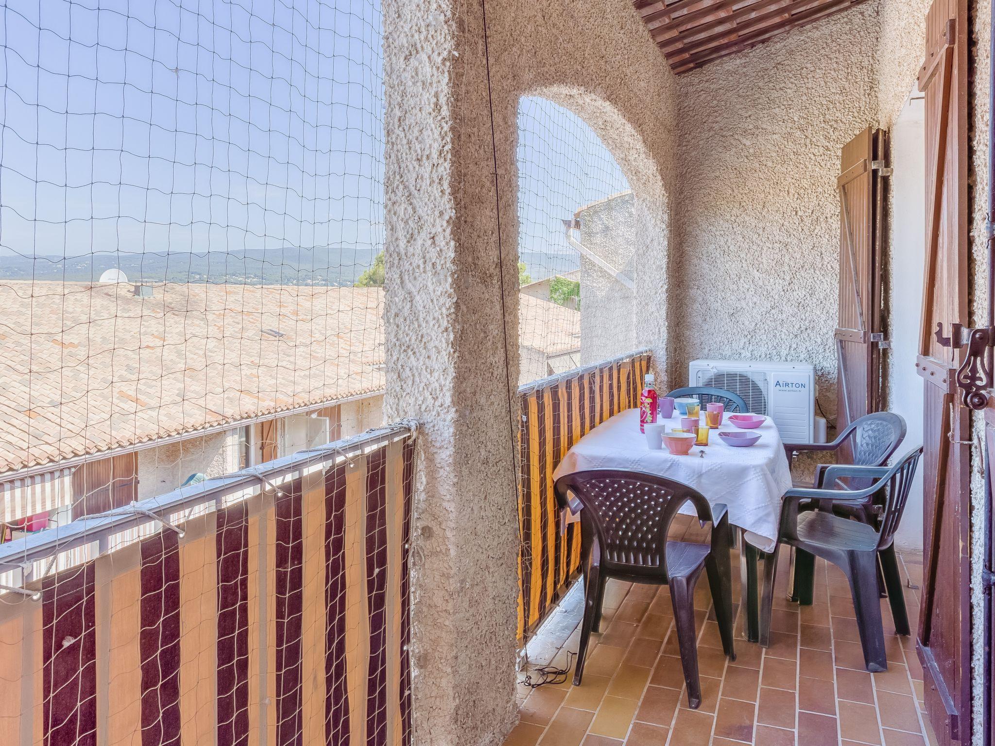 Foto 5 - Apartamento de 1 habitación en Saint-Cyr-sur-Mer con terraza y vistas al mar