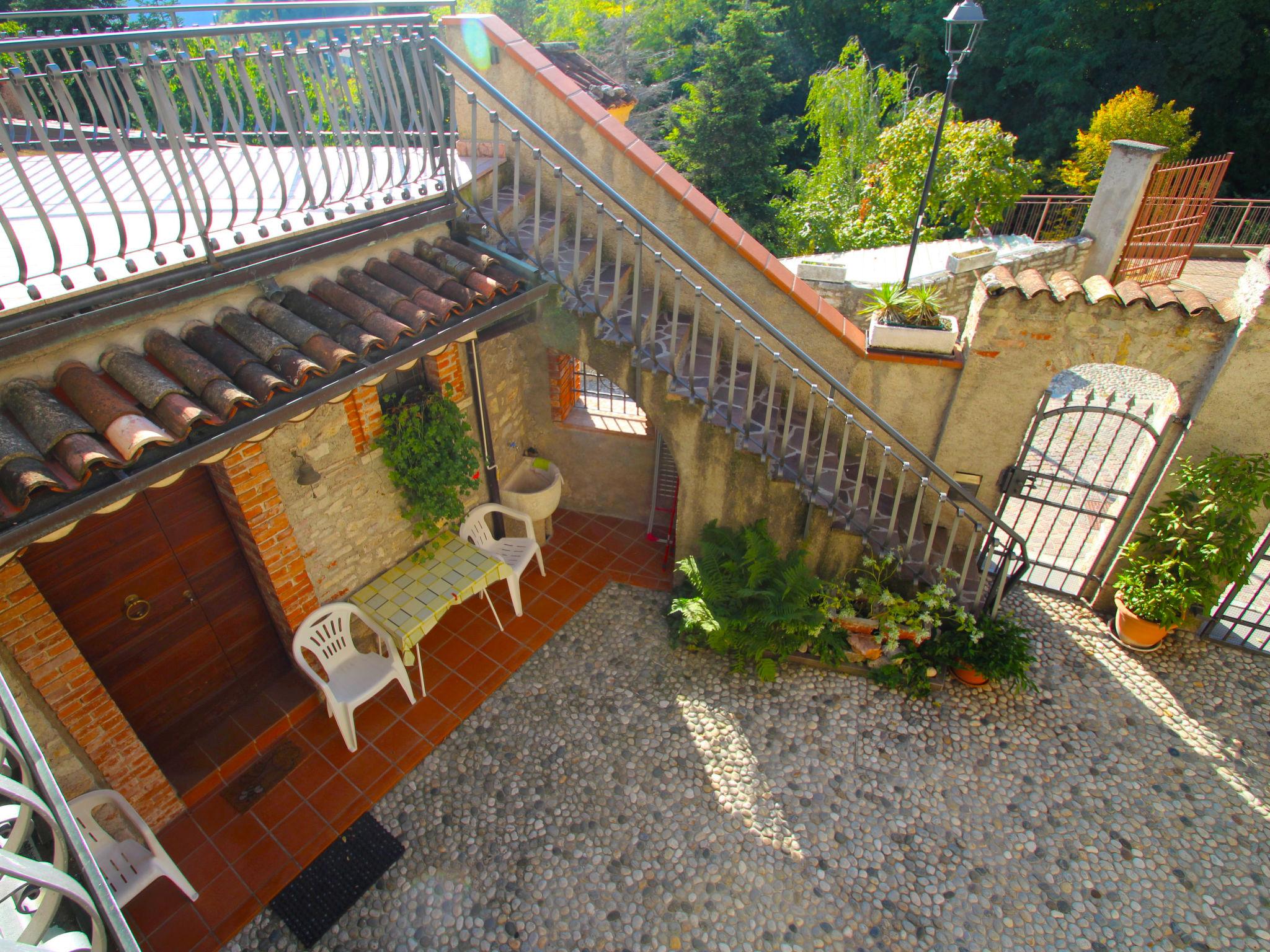 Photo 3 - Appartement de 1 chambre à Tignale avec jardin et vues sur la montagne