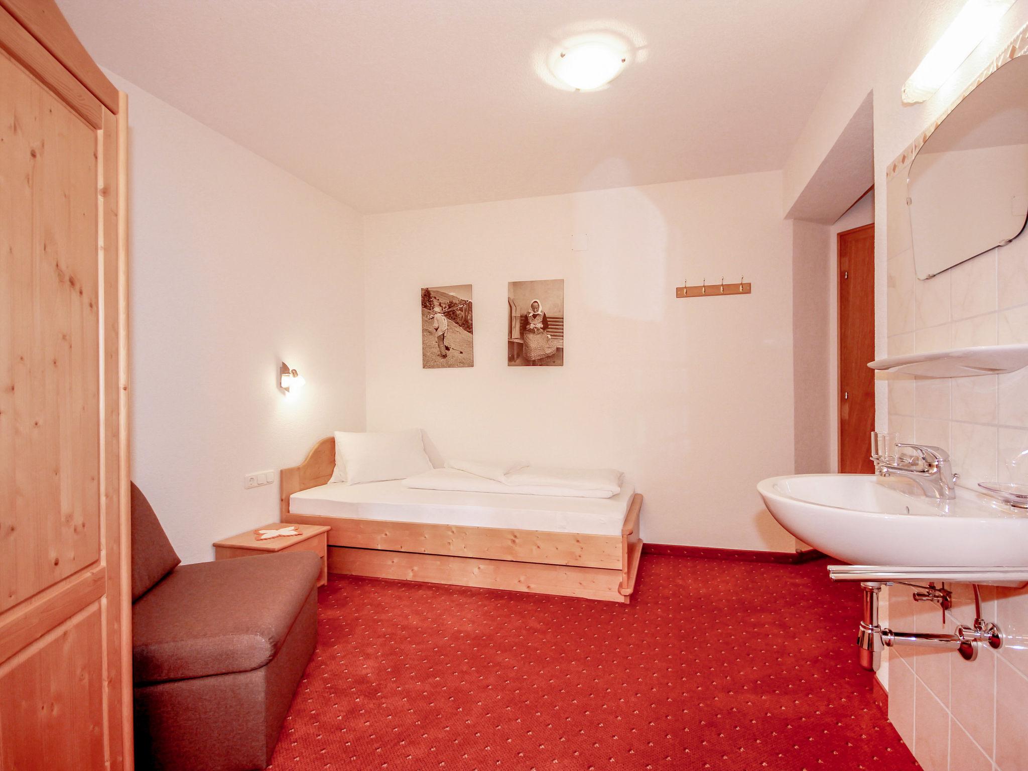Foto 9 - Appartamento con 4 camere da letto a Kappl con vista sulle montagne