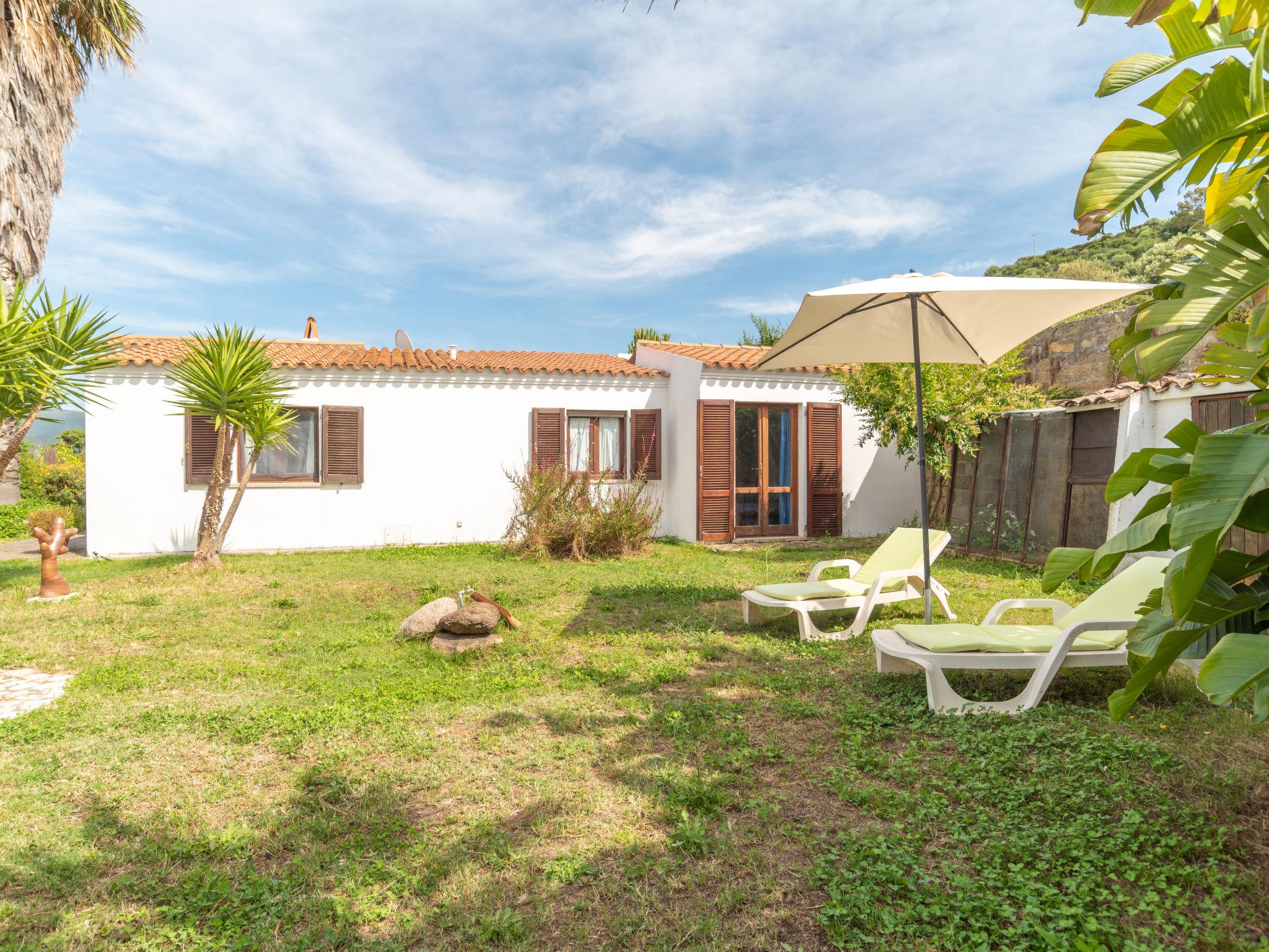 Foto 1 - Casa con 3 camere da letto a Santa Maria Coghinas con giardino e vista mare