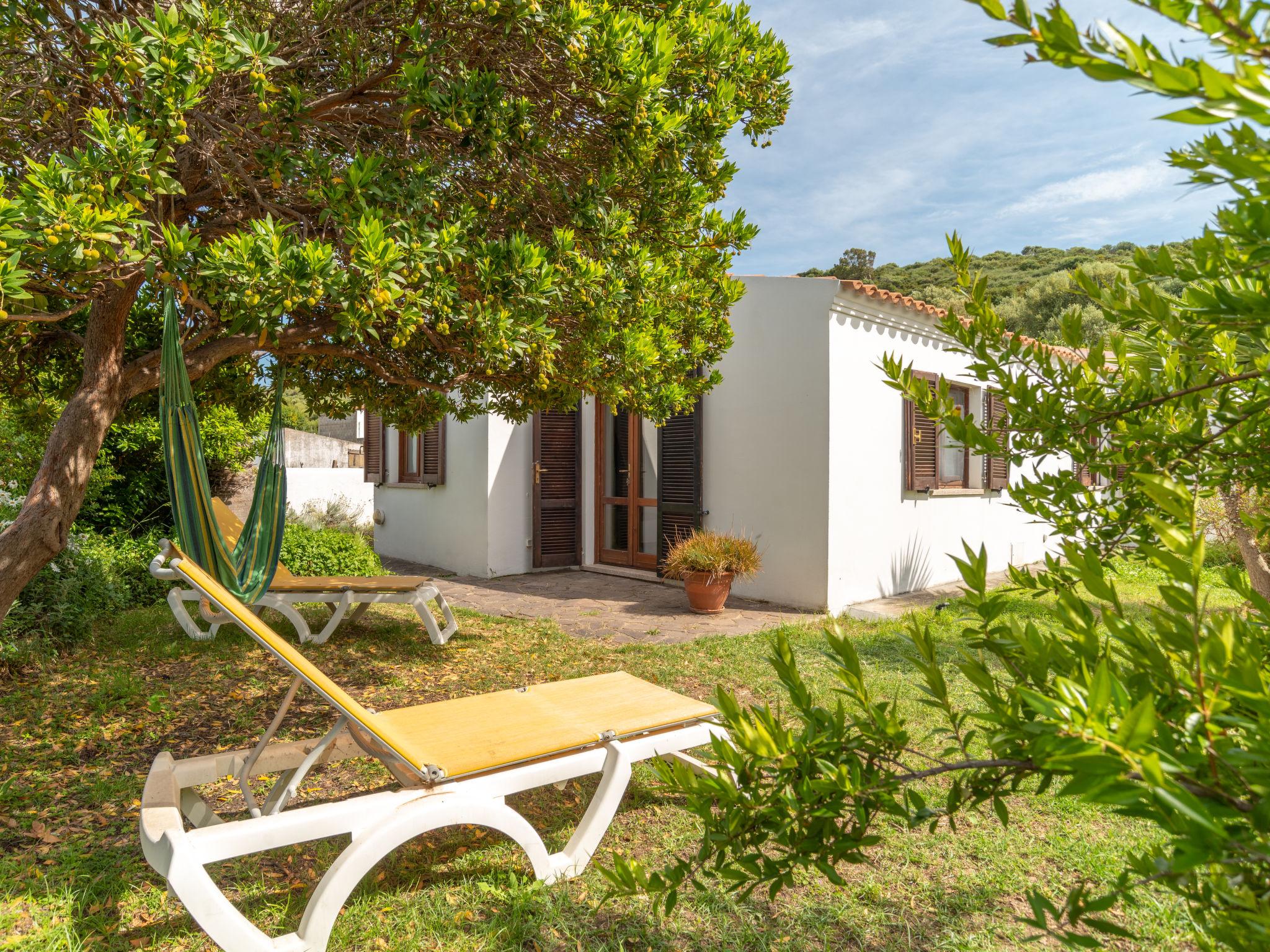 Photo 2 - Maison de 3 chambres à Santa Maria Coghinas avec jardin et vues à la mer