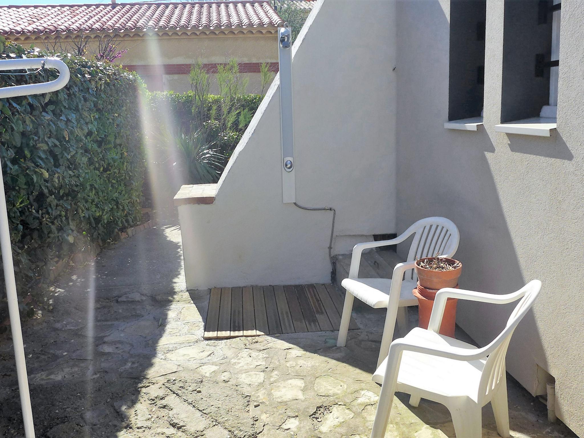 Photo 30 - 4 bedroom House in Narbonne with garden and sea view