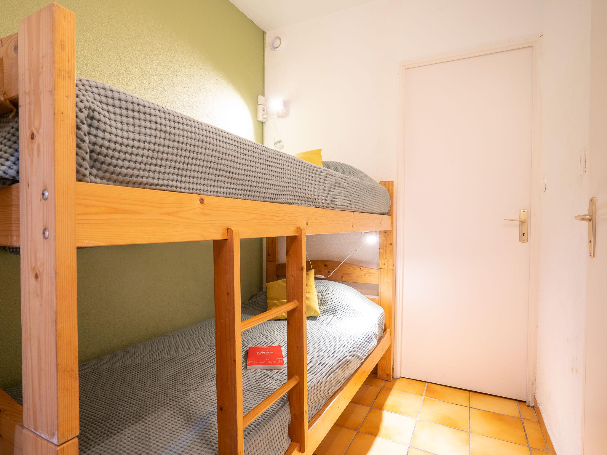 Foto 11 - Appartamento con 2 camere da letto a Biarritz con piscina e vista mare