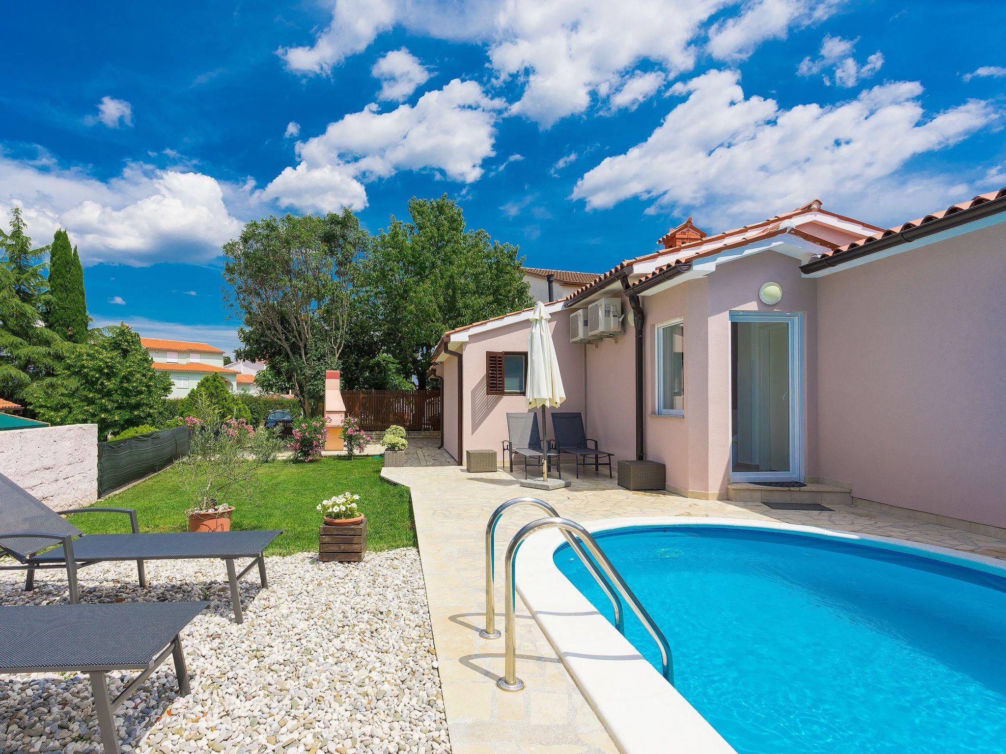 Photo 24 - Maison de 3 chambres à Pula avec piscine privée et jardin