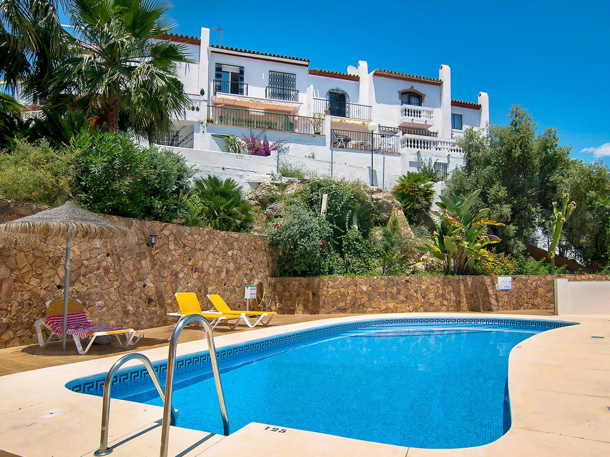 Photo 1 - Maison de 2 chambres à Nerja avec piscine et vues à la mer