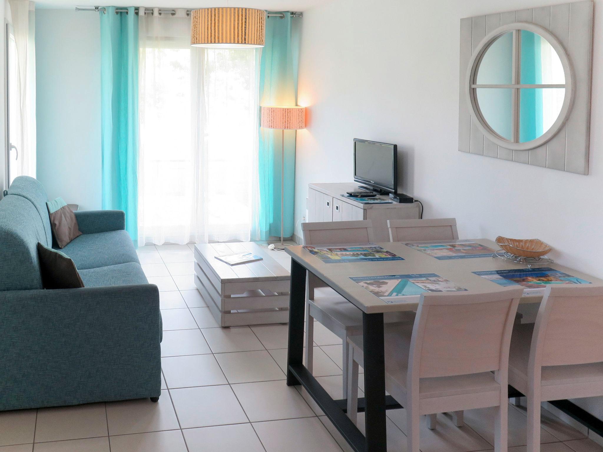 Foto 2 - Appartamento con 1 camera da letto a Saint-Palais-sur-Mer con piscina e vista mare