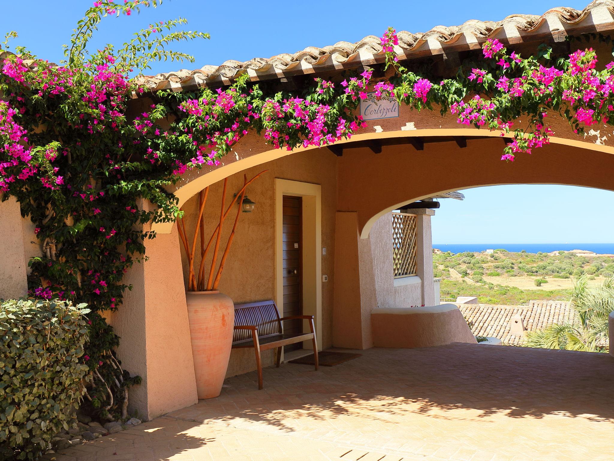 Foto 4 - Haus mit 1 Schlafzimmer in Loiri Porto San Paolo mit schwimmbad und garten