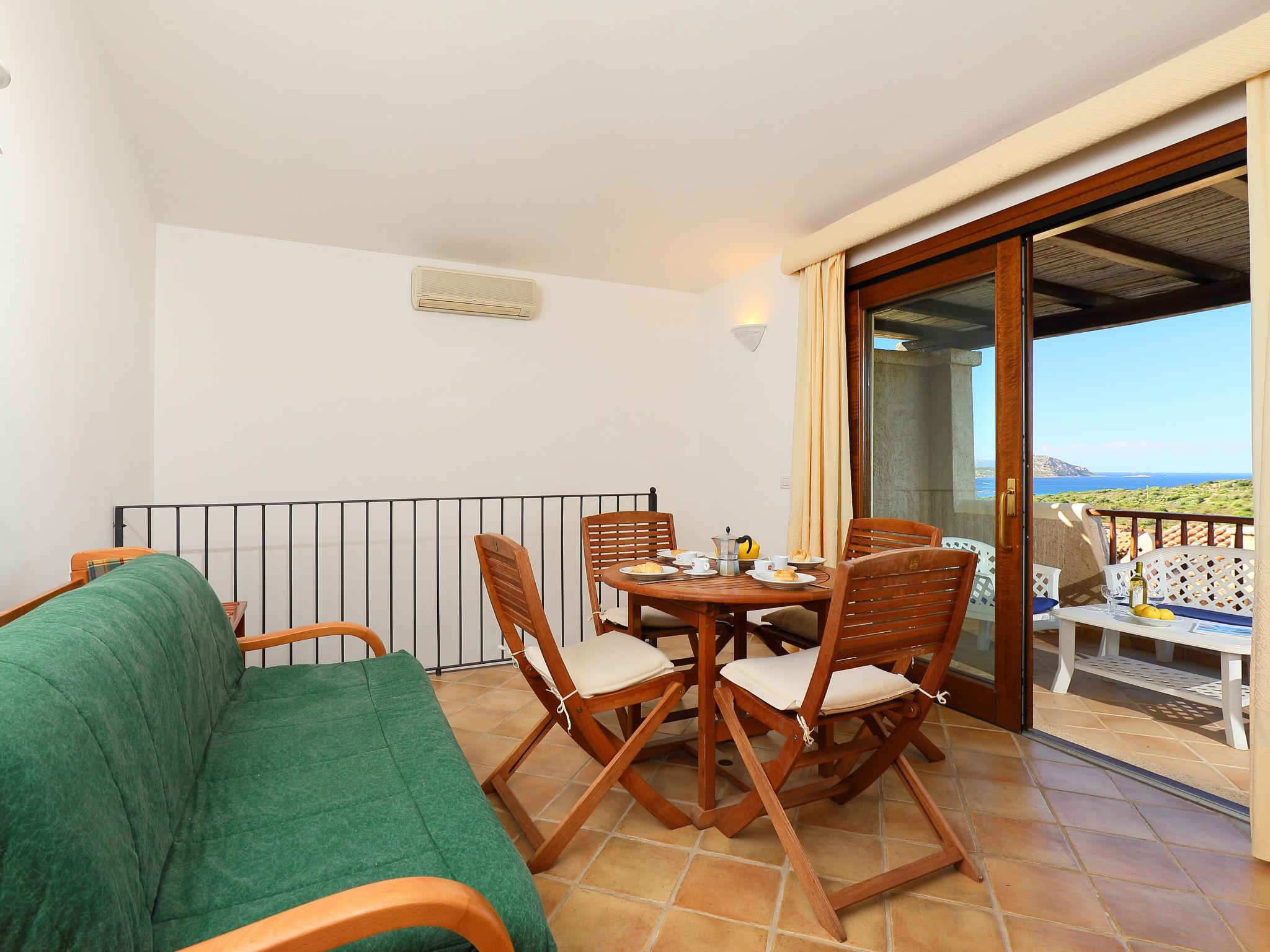 Foto 6 - Haus mit 1 Schlafzimmer in Loiri Porto San Paolo mit schwimmbad und blick aufs meer