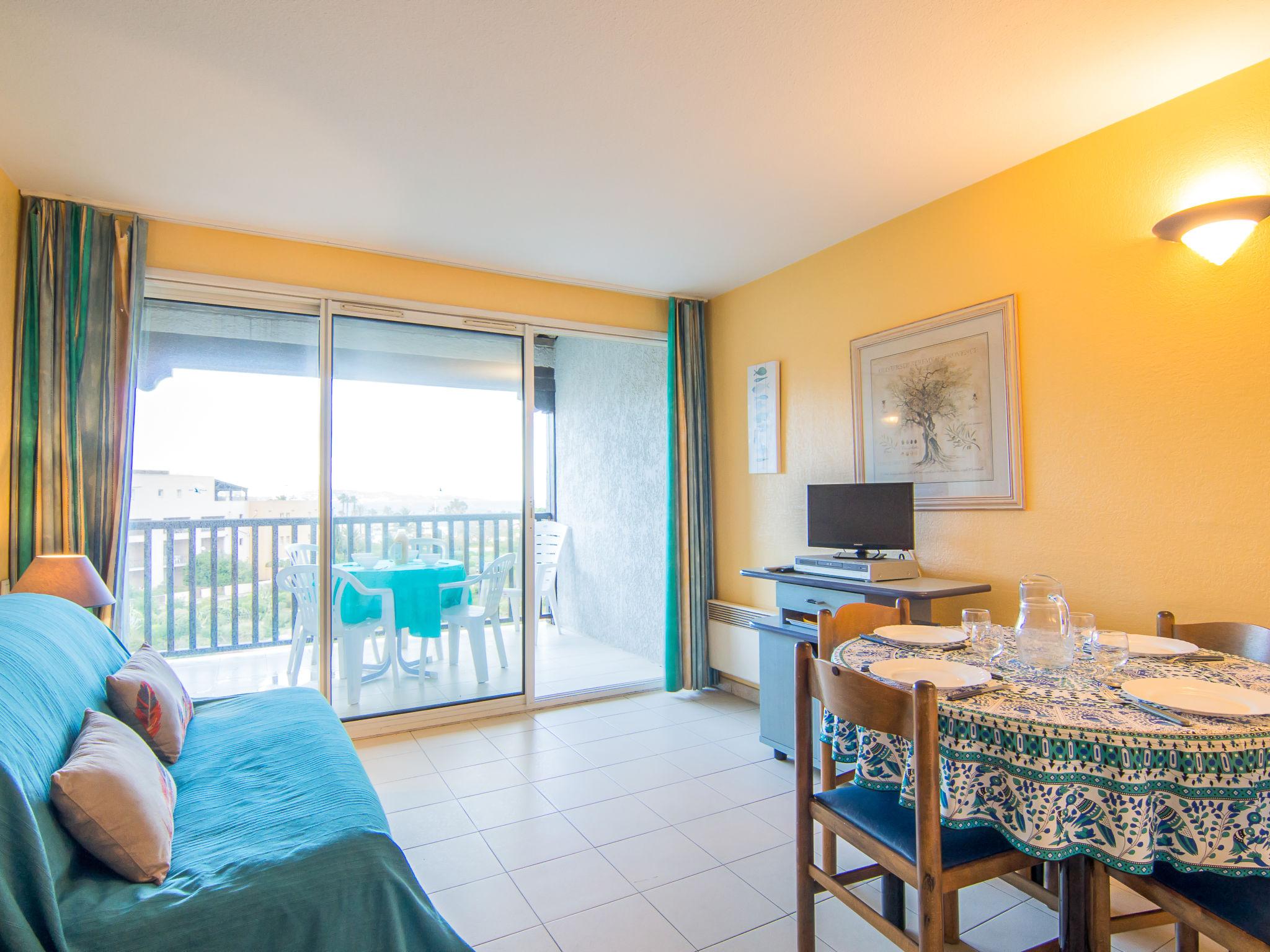 Foto 1 - Appartamento con 1 camera da letto a Cogolin con piscina e vista mare