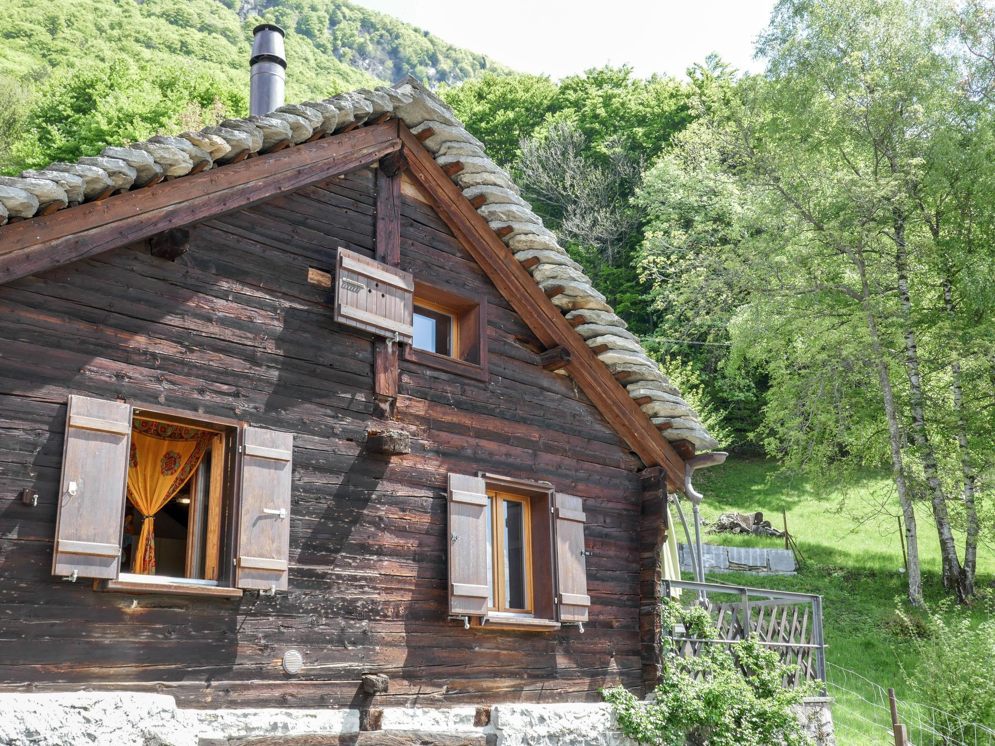 Foto 1 - Casa con 2 camere da letto a Pollegio con terrazza e vista sulle montagne