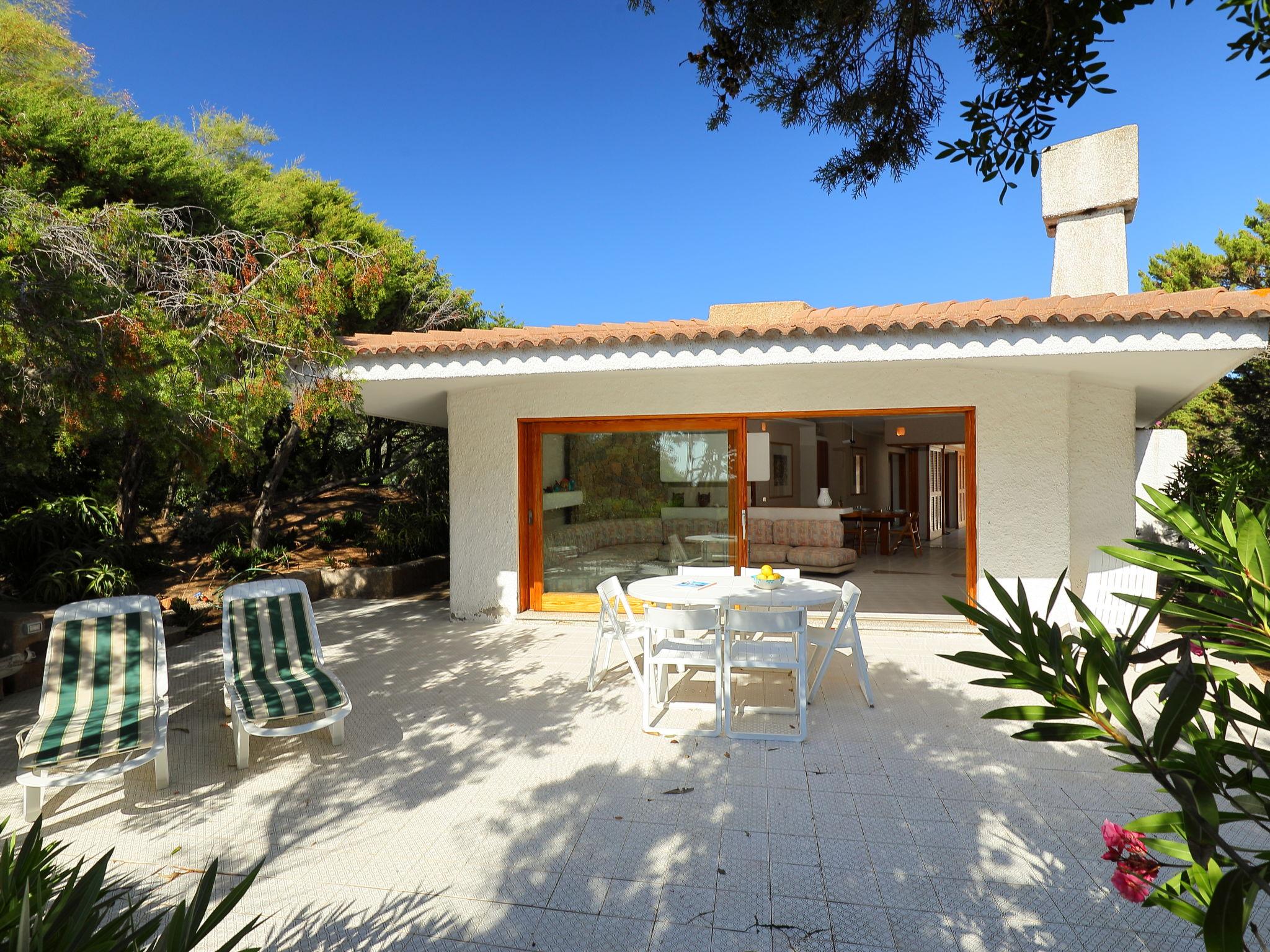 Photo 3 - Maison de 4 chambres à Aglientu avec jardin et vues à la mer