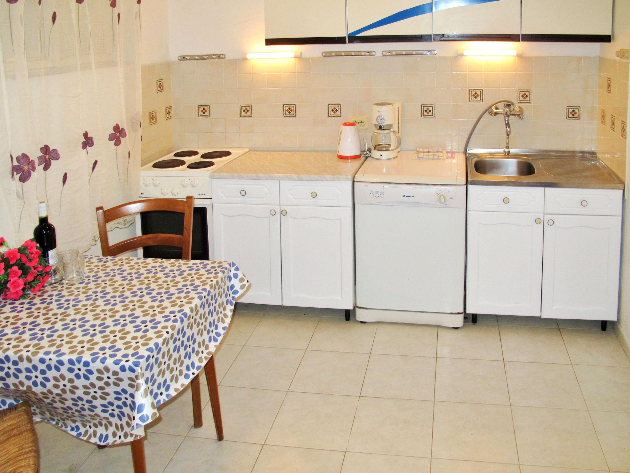 Foto 8 - Appartamento con 1 camera da letto a Rovinj con terrazza e vista mare