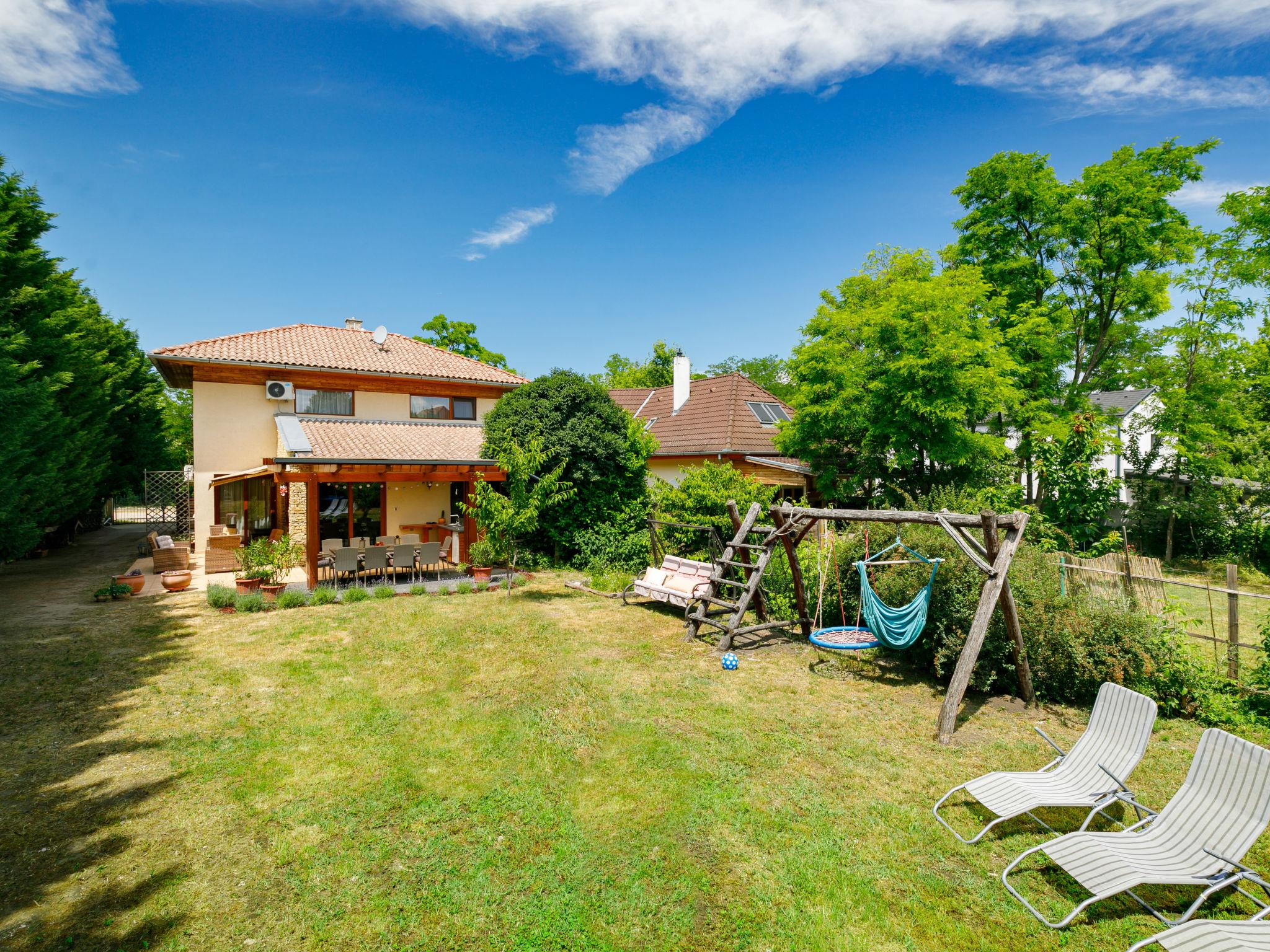 Foto 1 - Haus mit 4 Schlafzimmern in Balatonőszöd mit garten und blick auf die berge