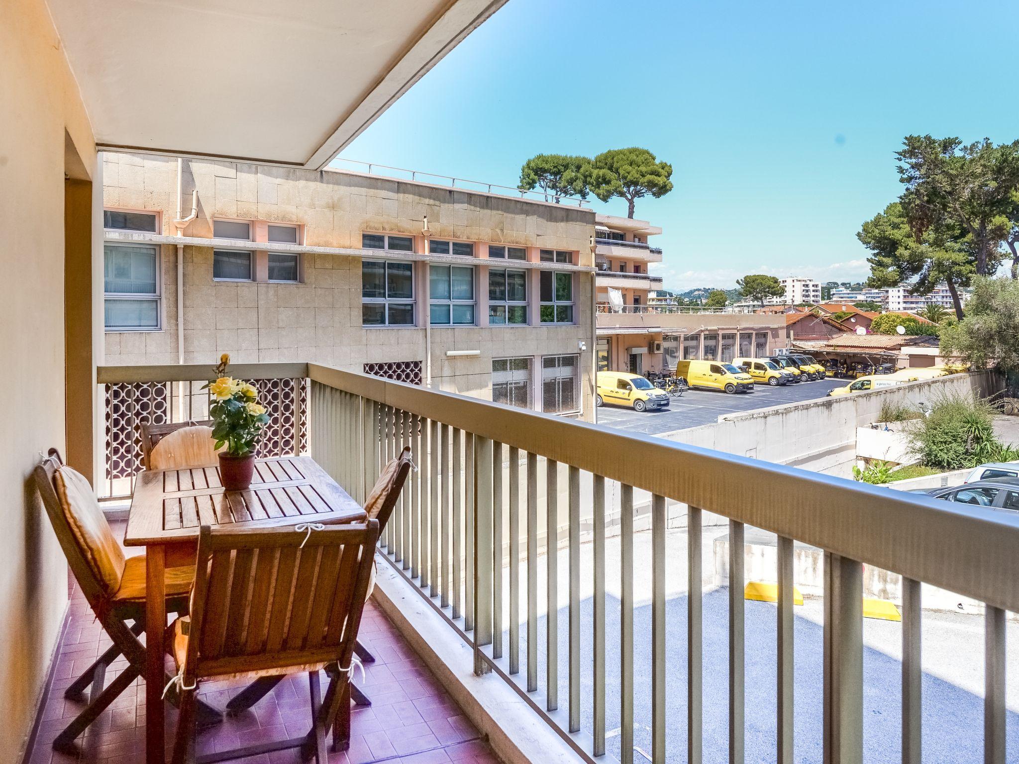 Foto 13 - Apartamento de 1 habitación en Cagnes-sur-Mer con vistas al mar