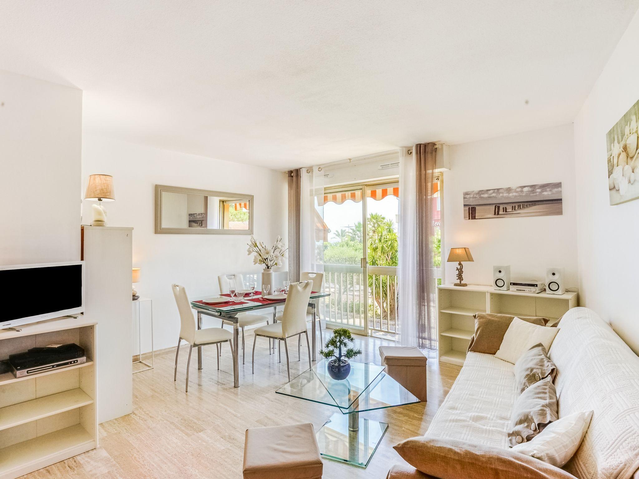 Foto 14 - Apartment mit 1 Schlafzimmer in Cagnes-sur-Mer mit blick aufs meer