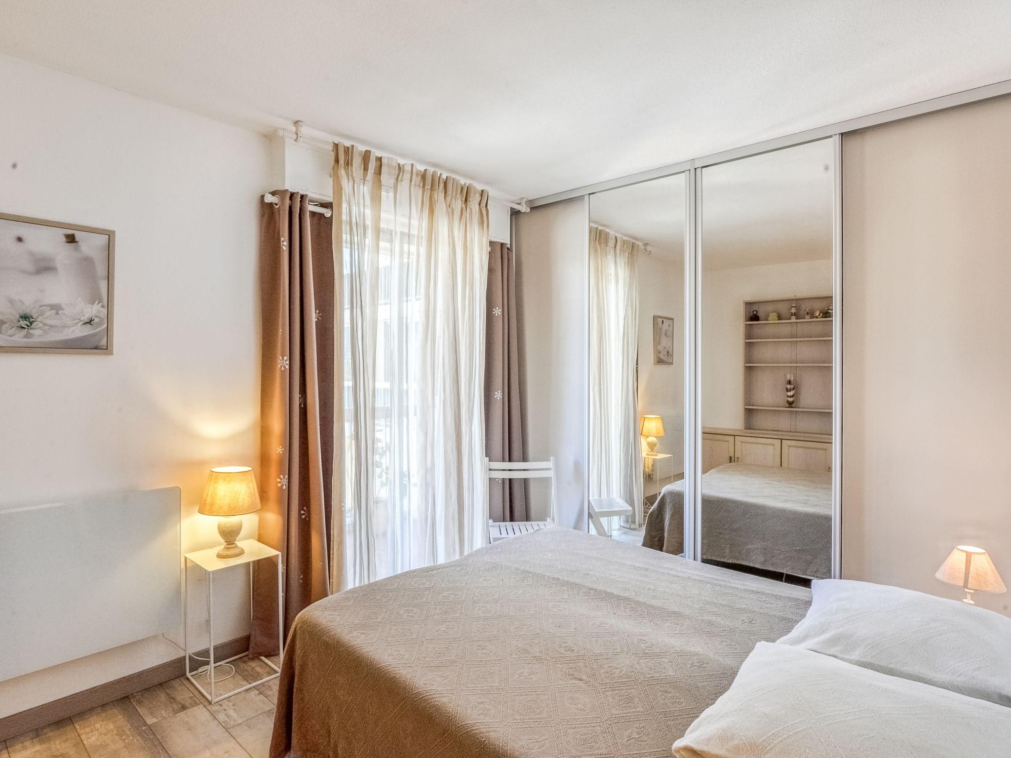 Foto 9 - Apartment mit 1 Schlafzimmer in Cagnes-sur-Mer mit blick aufs meer