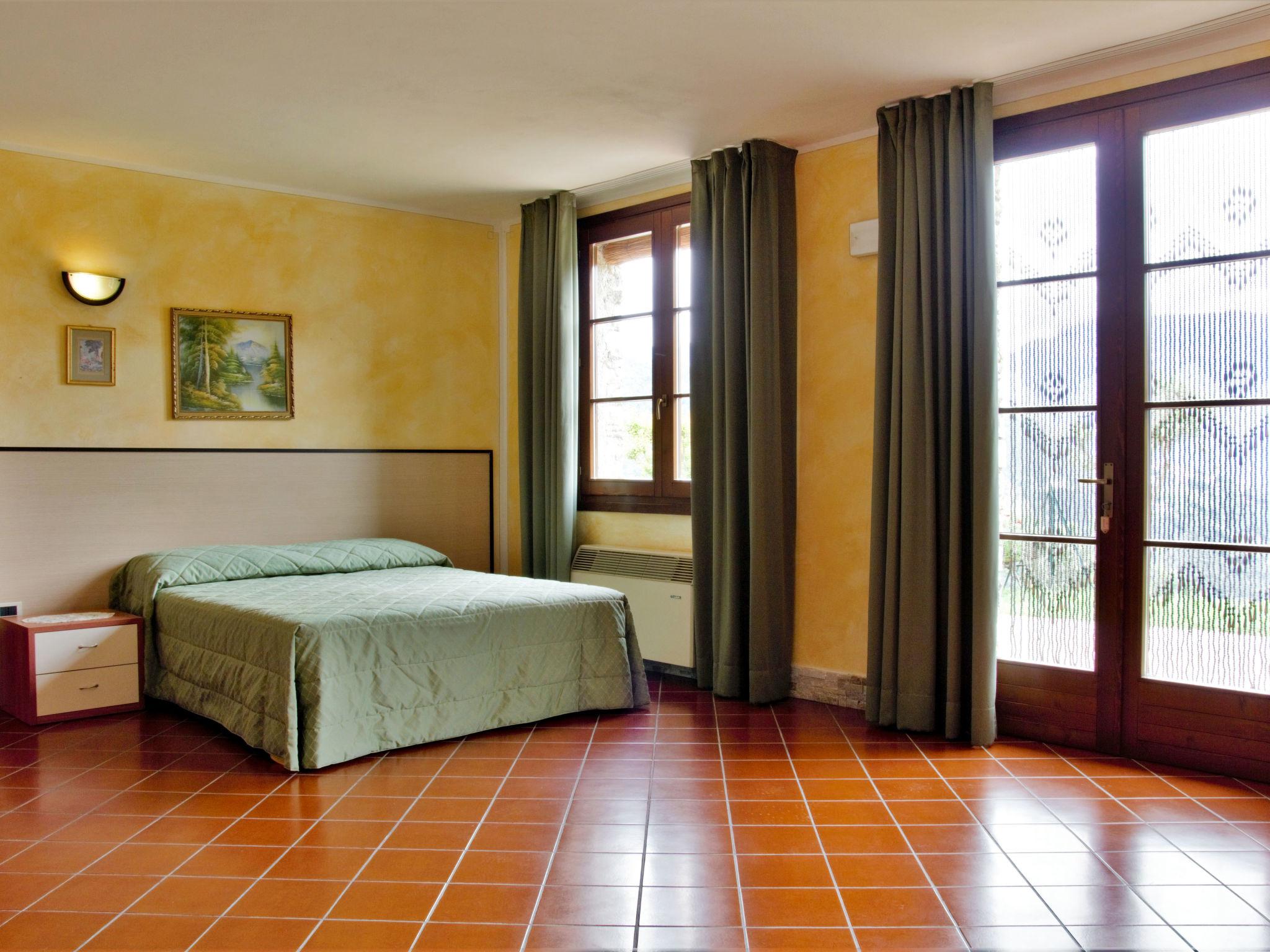 Foto 8 - Apartment mit 1 Schlafzimmer in Tremosine sul Garda mit schwimmbad und blick auf die berge