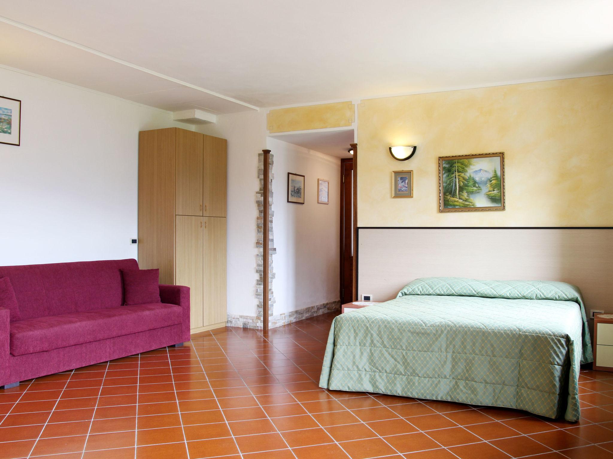 Photo 6 - 1 bedroom Apartment in Tremosine sul Garda with swimming pool and mountain view